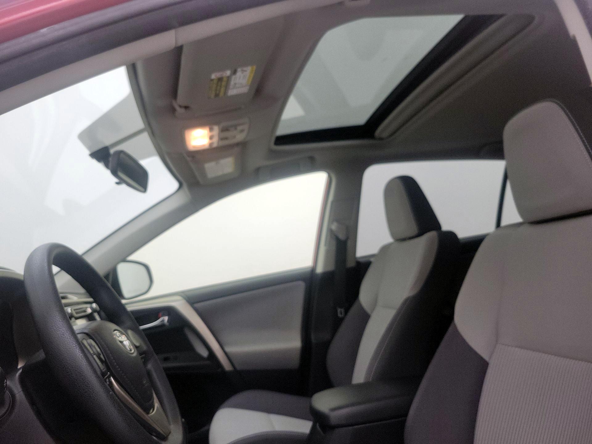 Thumbnail: 2015 Toyota RAV4 - 20