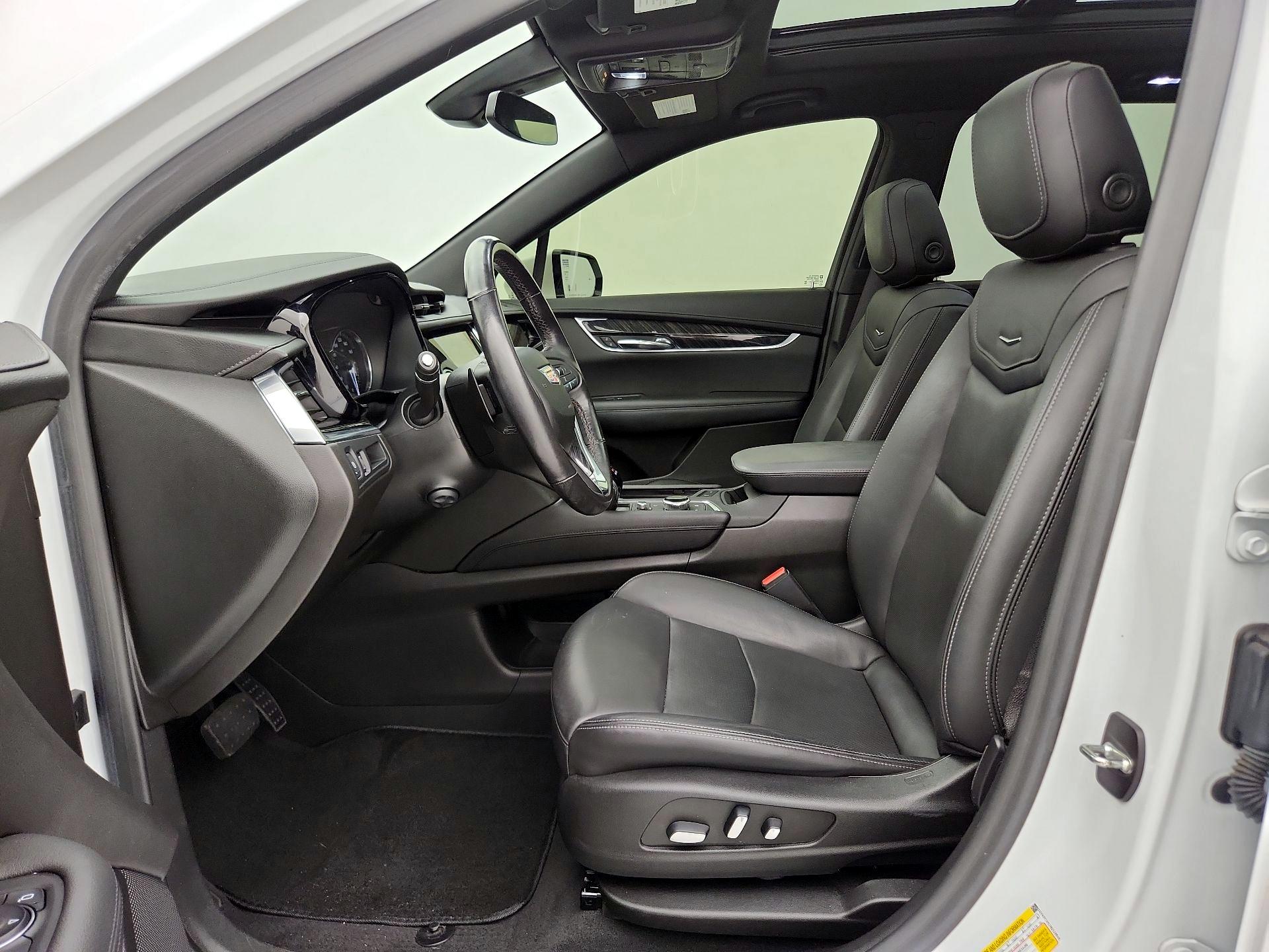 Thumbnail: 2022 Cadillac XT6 - 11