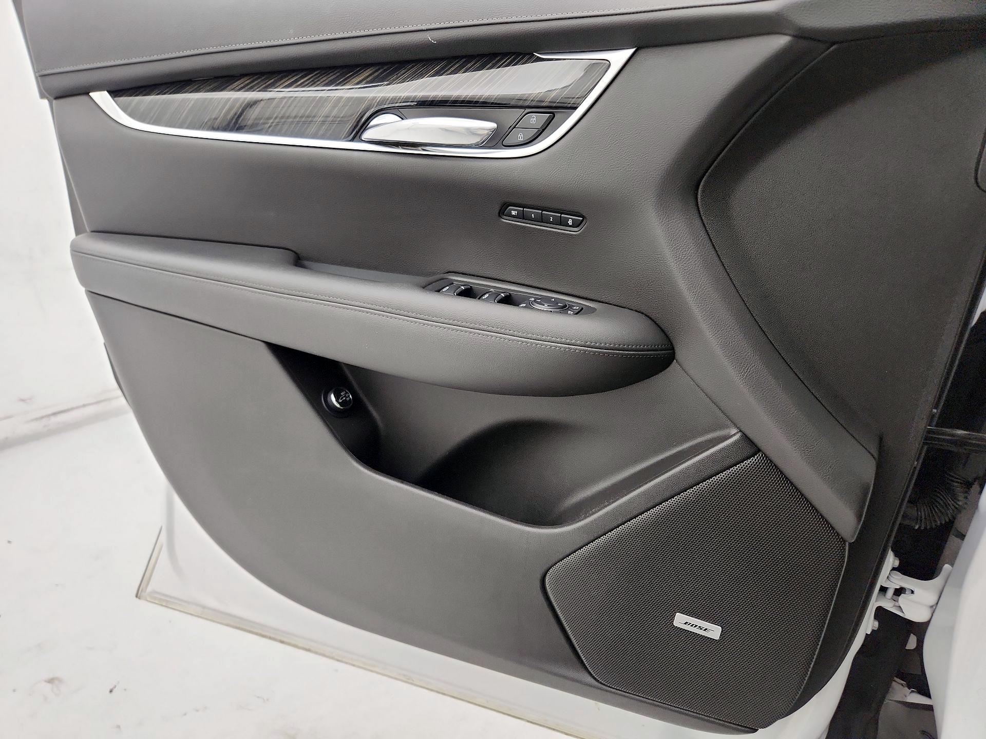 Thumbnail: 2022 Cadillac XT6 - 12