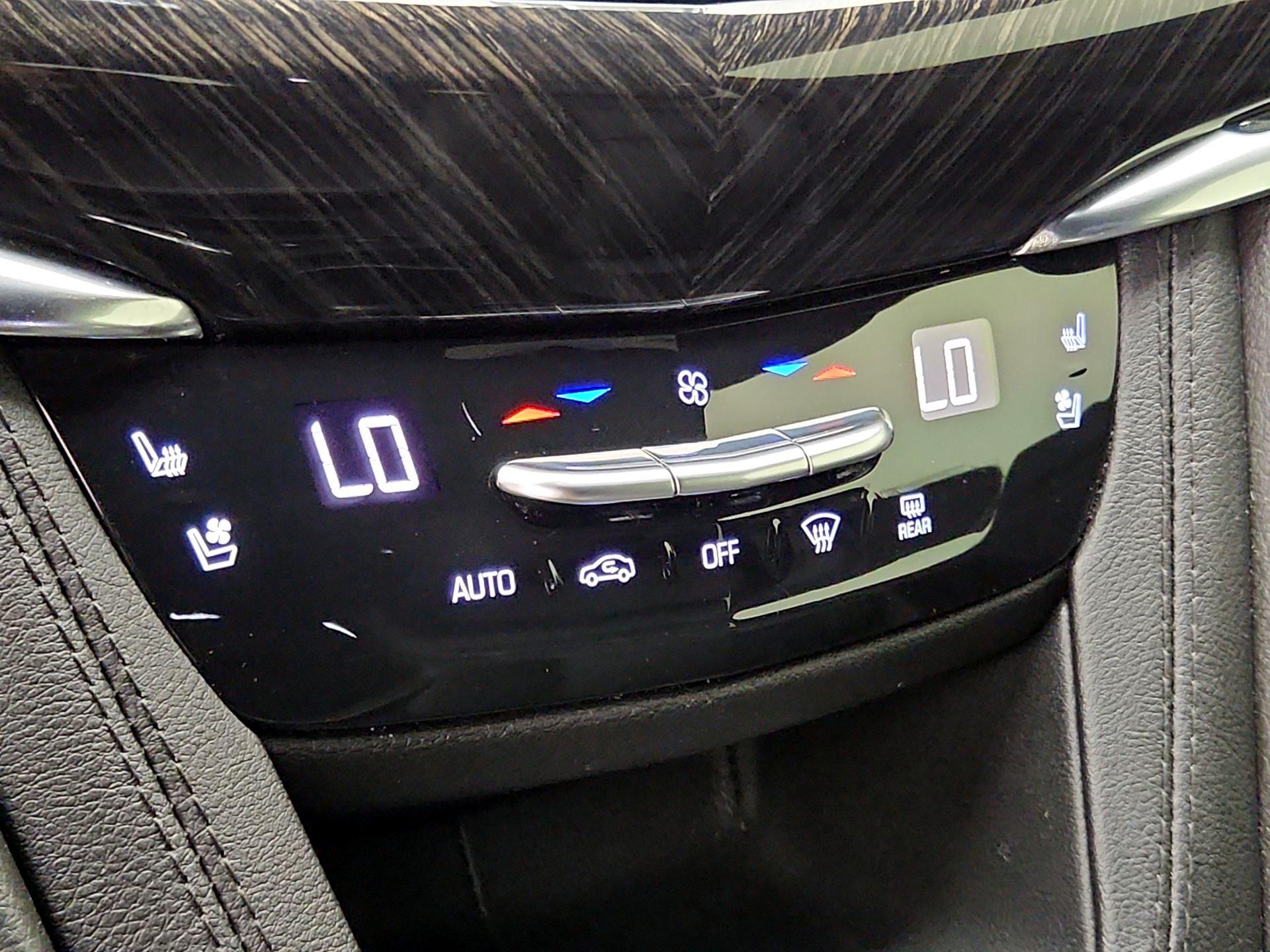 Thumbnail: 2022 Cadillac XT6 - 16