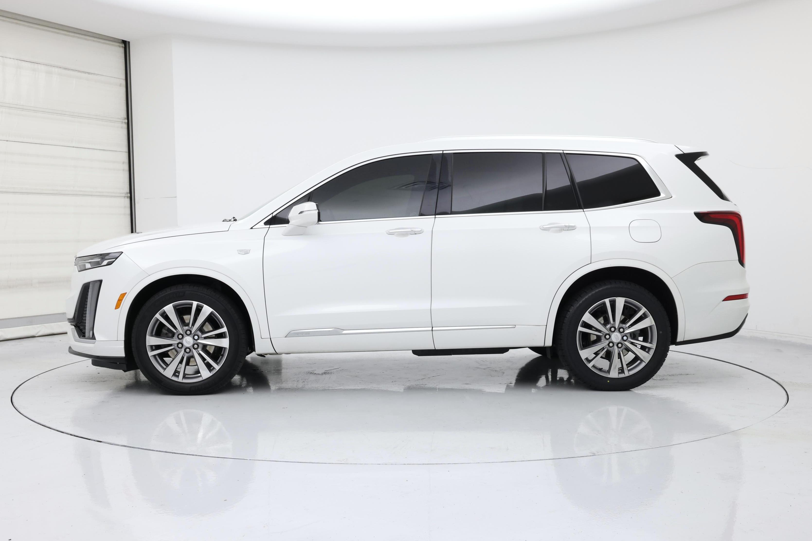 Thumbnail: 2022 Cadillac XT6 - 3