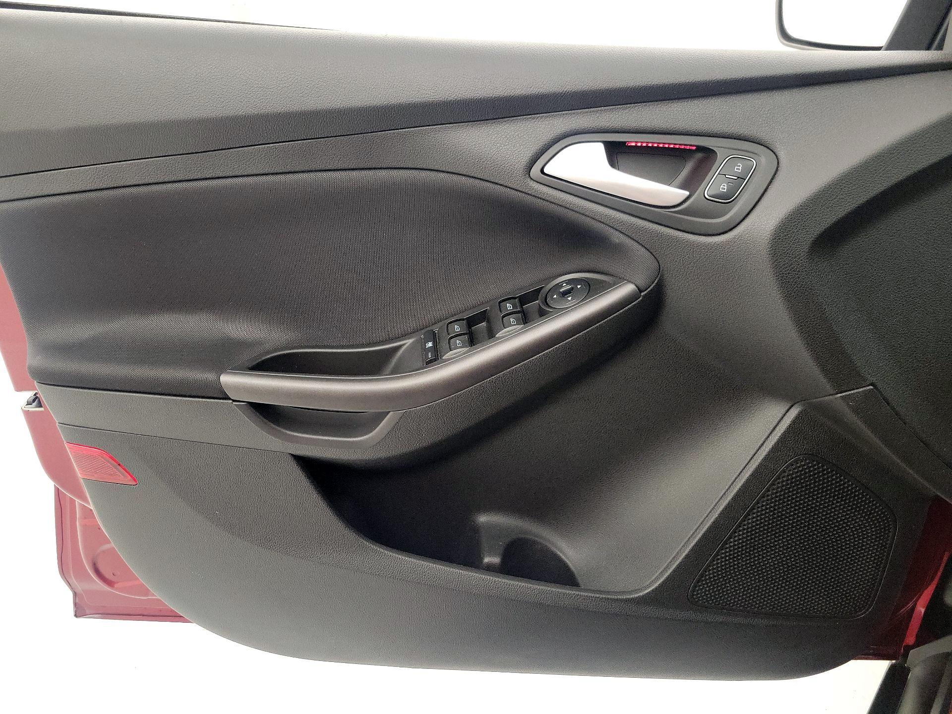 Thumbnail: 2017 Ford Focus - 12