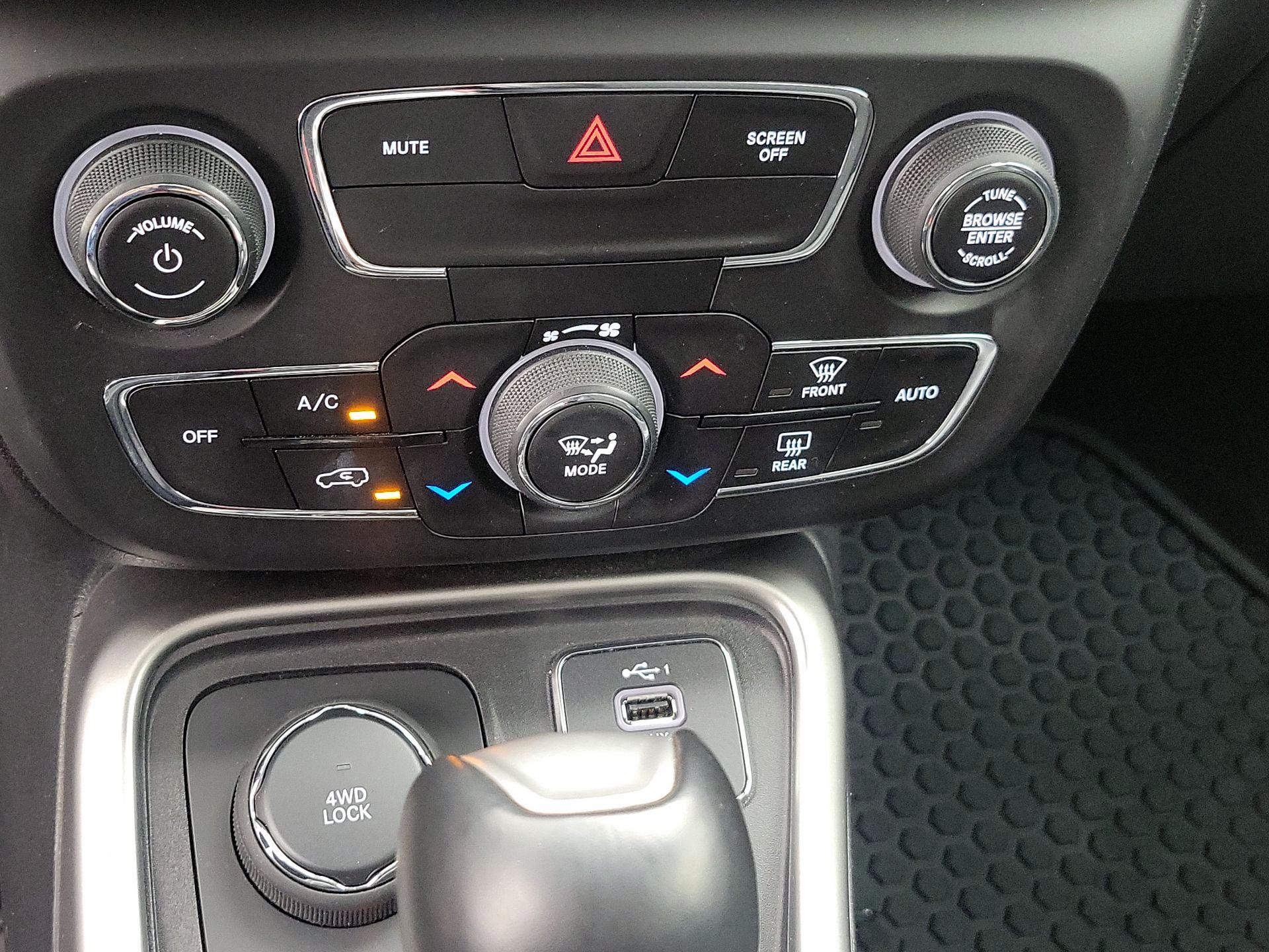 Thumbnail: 2019 Jeep Compass - 16