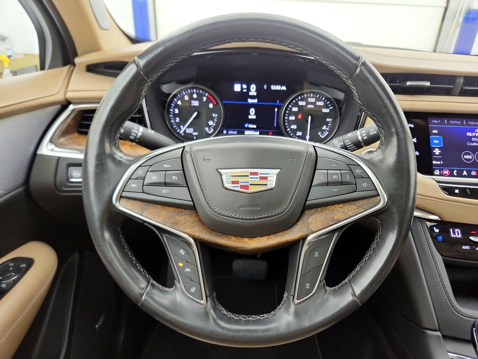 Thumbnail: 2020 Cadillac XT5 - 10