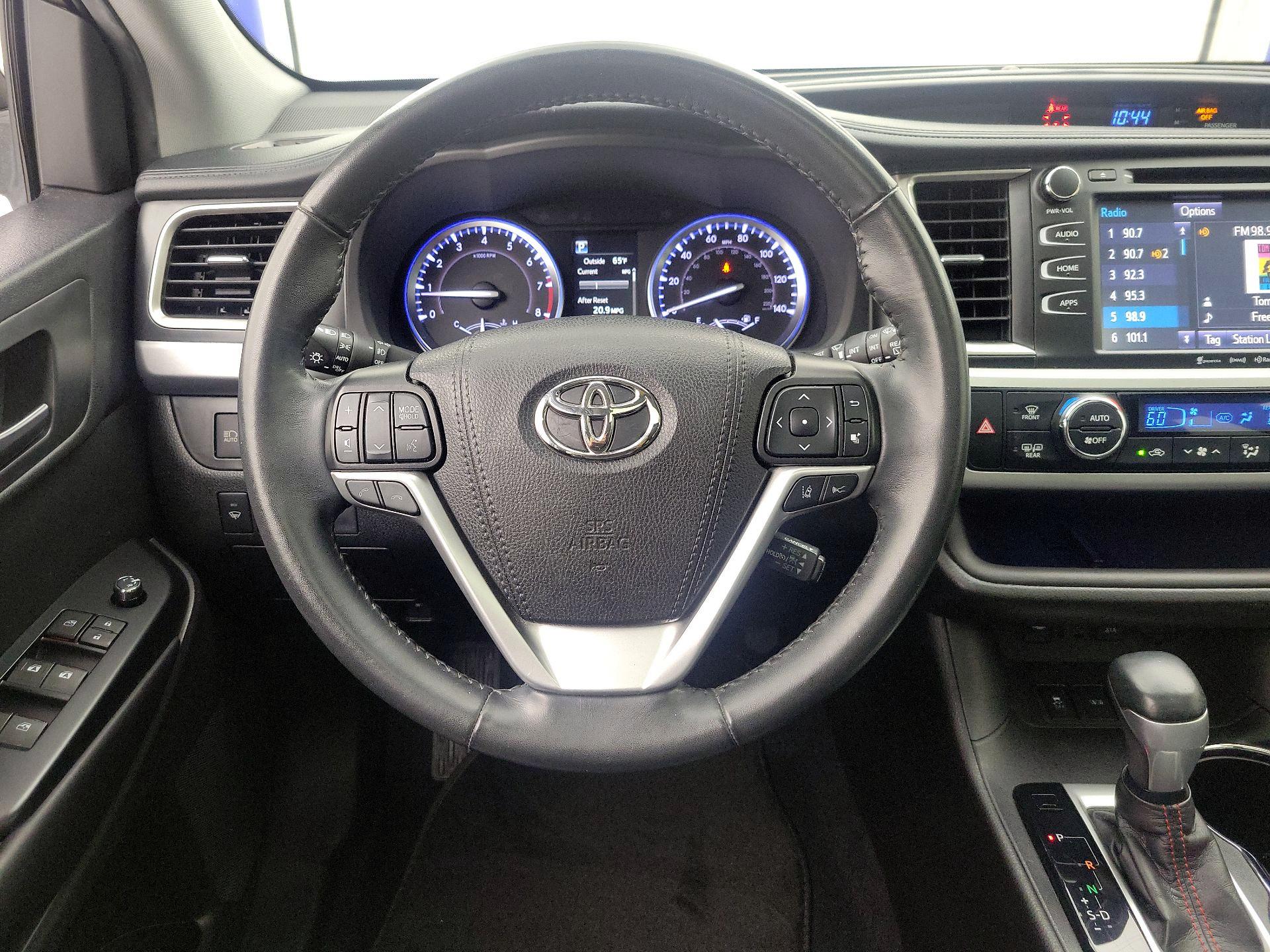 Thumbnail: 2019 Toyota Highlander - 10