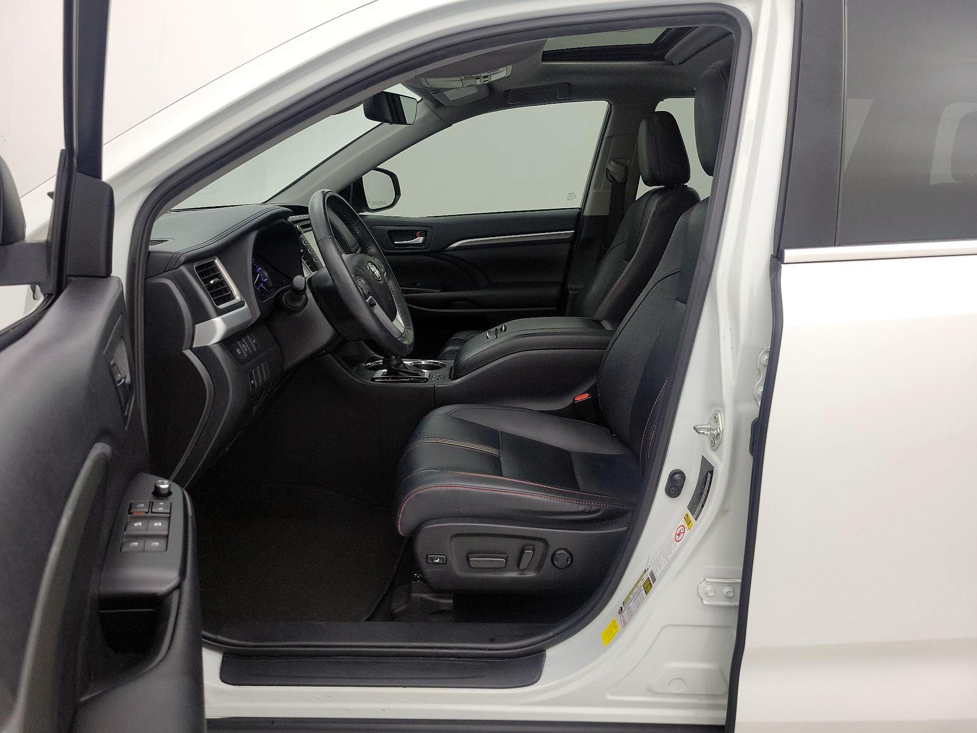 Thumbnail: 2019 Toyota Highlander - 11