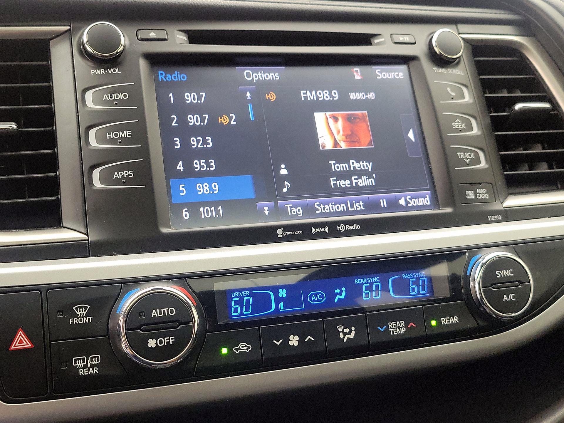 Thumbnail: 2019 Toyota Highlander - 16