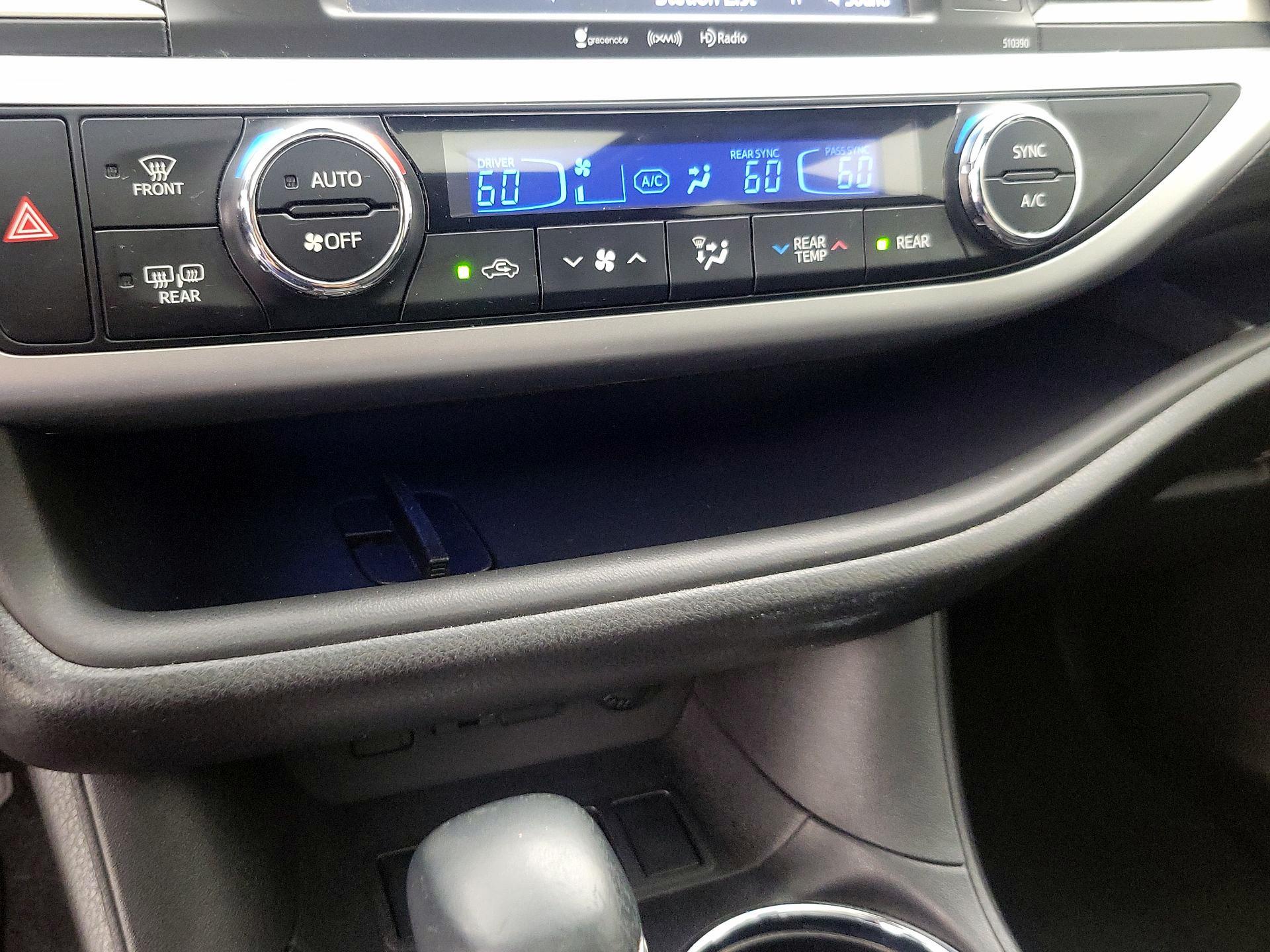 Thumbnail: 2019 Toyota Highlander - 17