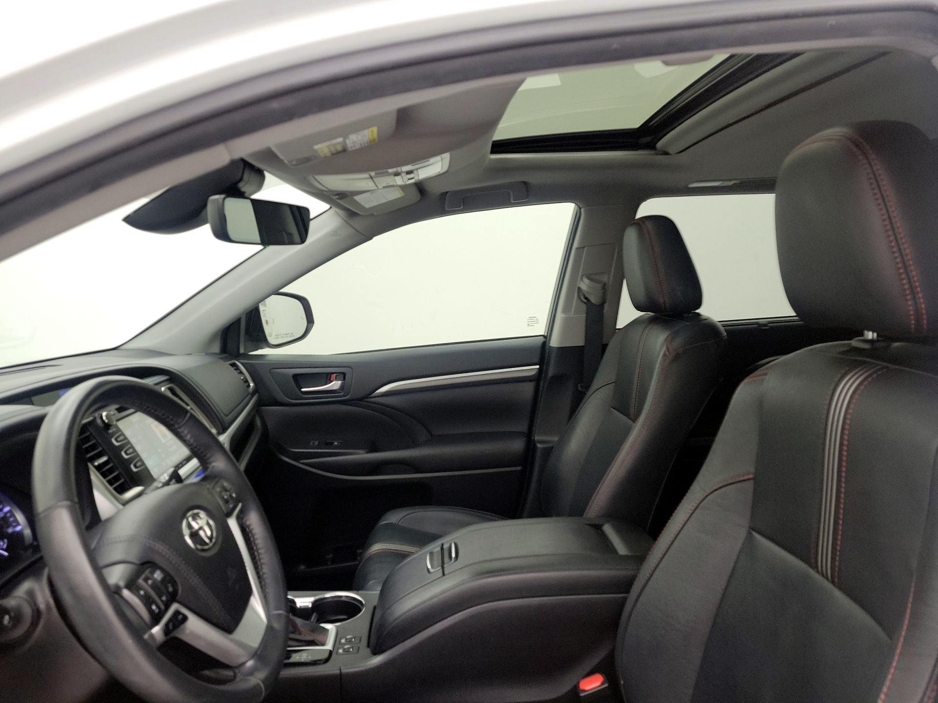 Thumbnail: 2019 Toyota Highlander - 20