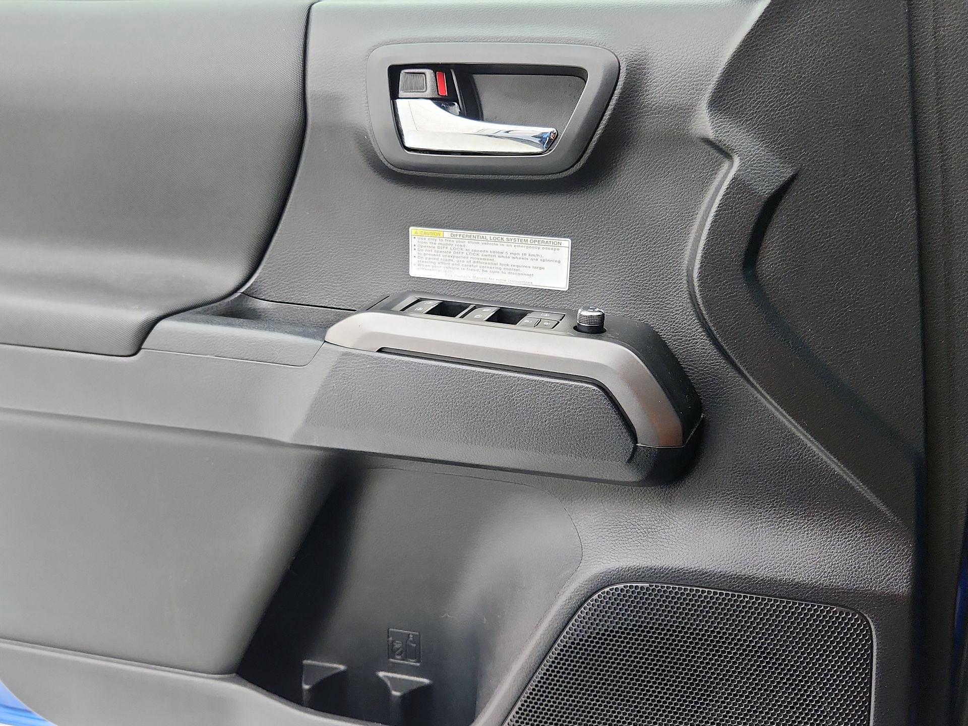 Thumbnail: 2018 Toyota Tacoma - 12