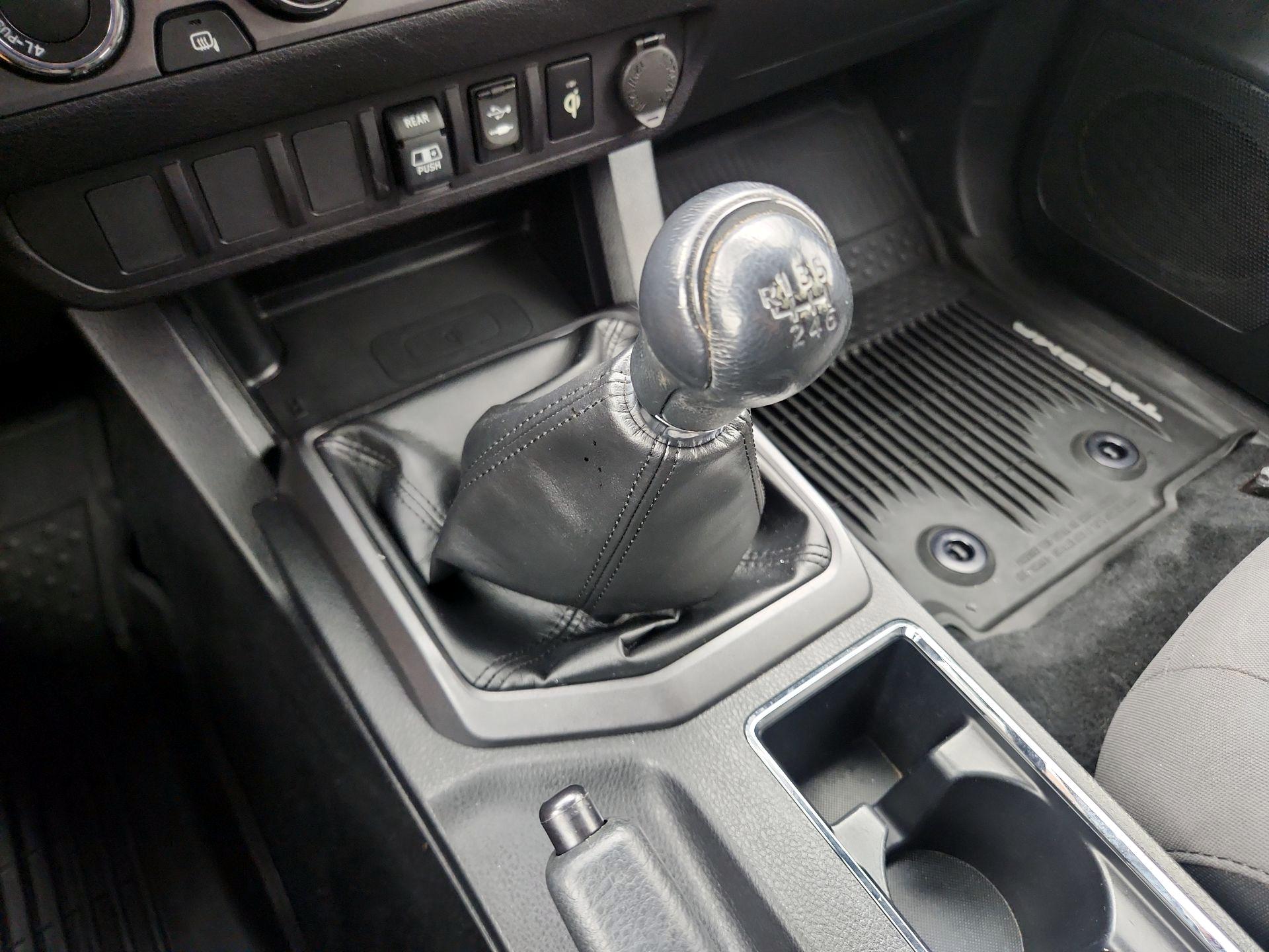 Thumbnail: 2018 Toyota Tacoma - 18