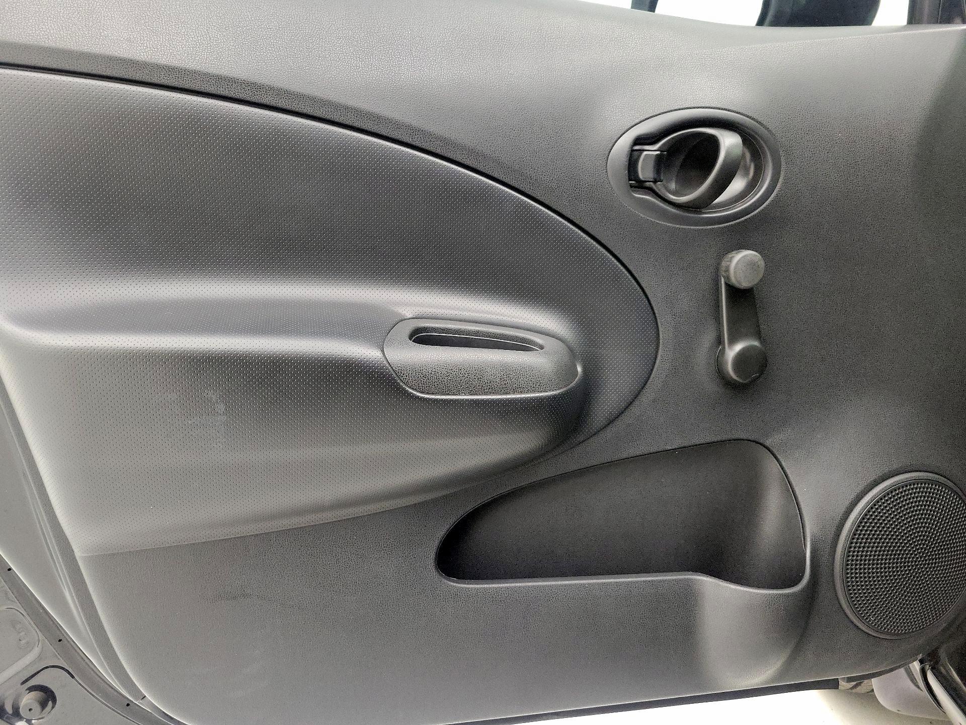 Thumbnail: 2015 Nissan Versa Note - 12