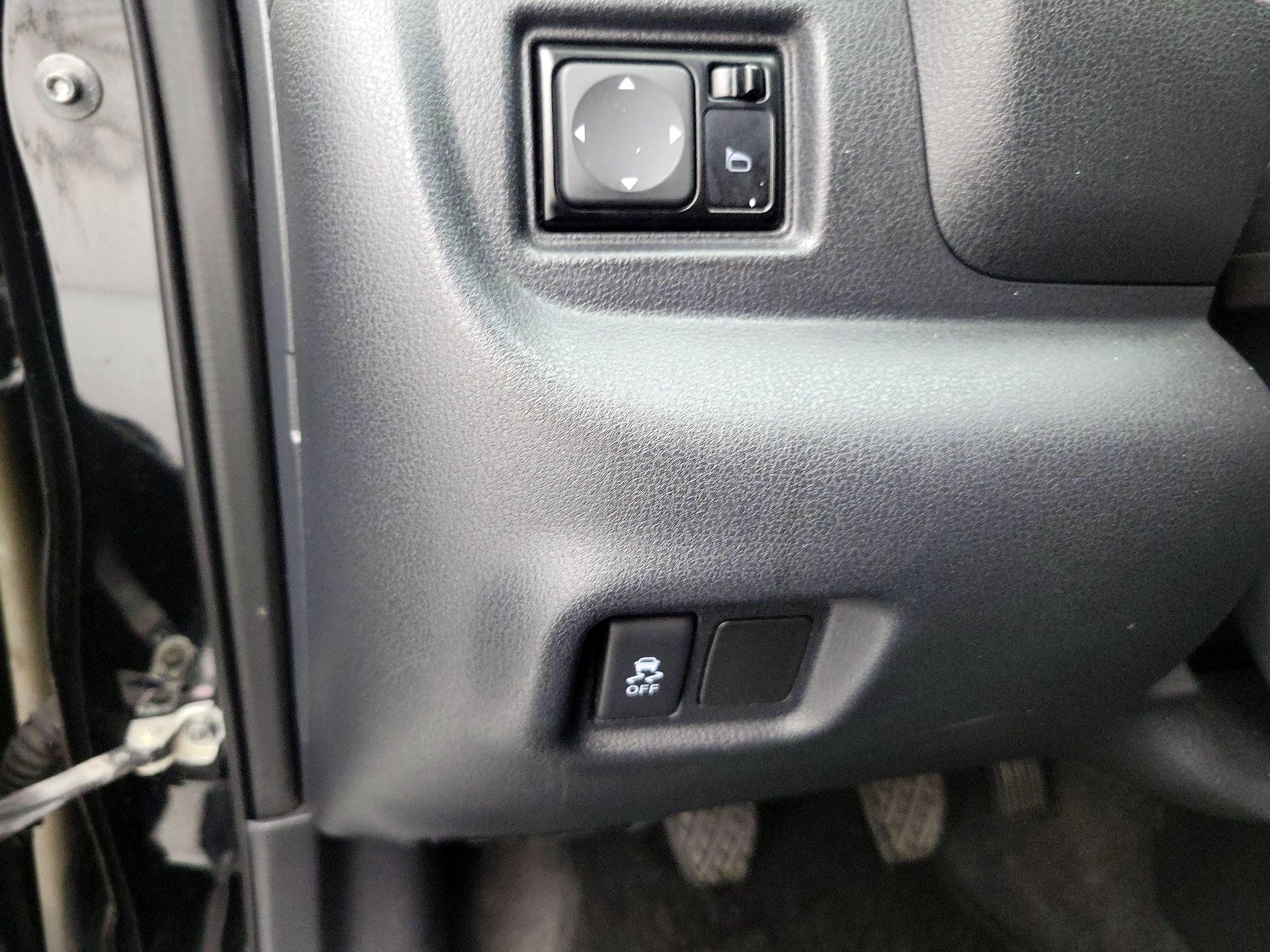 Thumbnail: 2015 Nissan Versa Note - 13