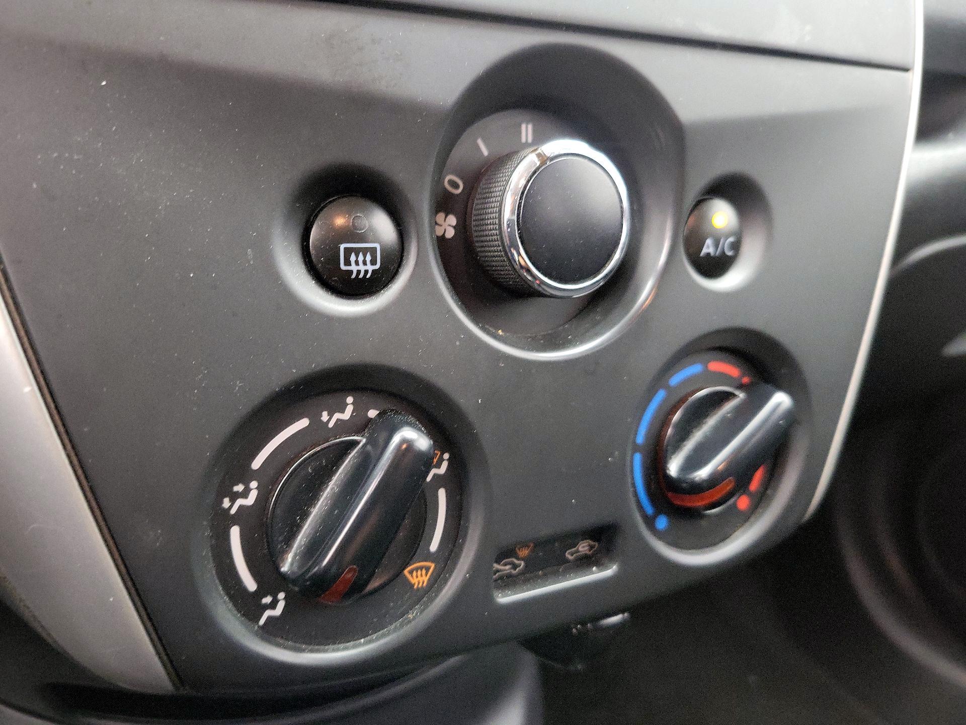 Thumbnail: 2015 Nissan Versa Note - 15