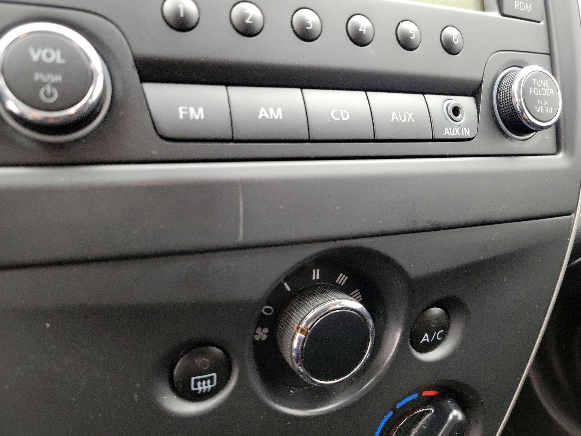 Thumbnail: 2015 Nissan Versa Note - 17