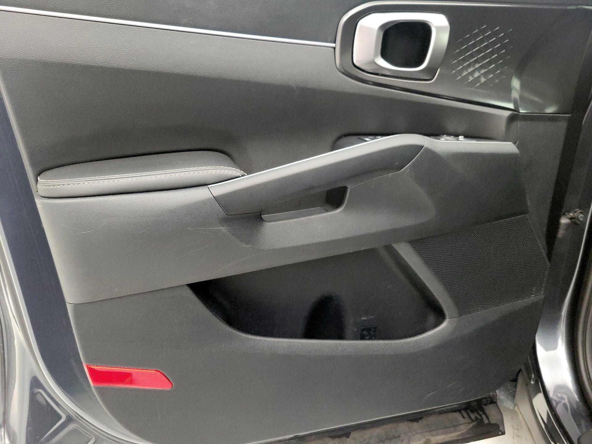 Thumbnail: 2023 Kia Sorento - 12