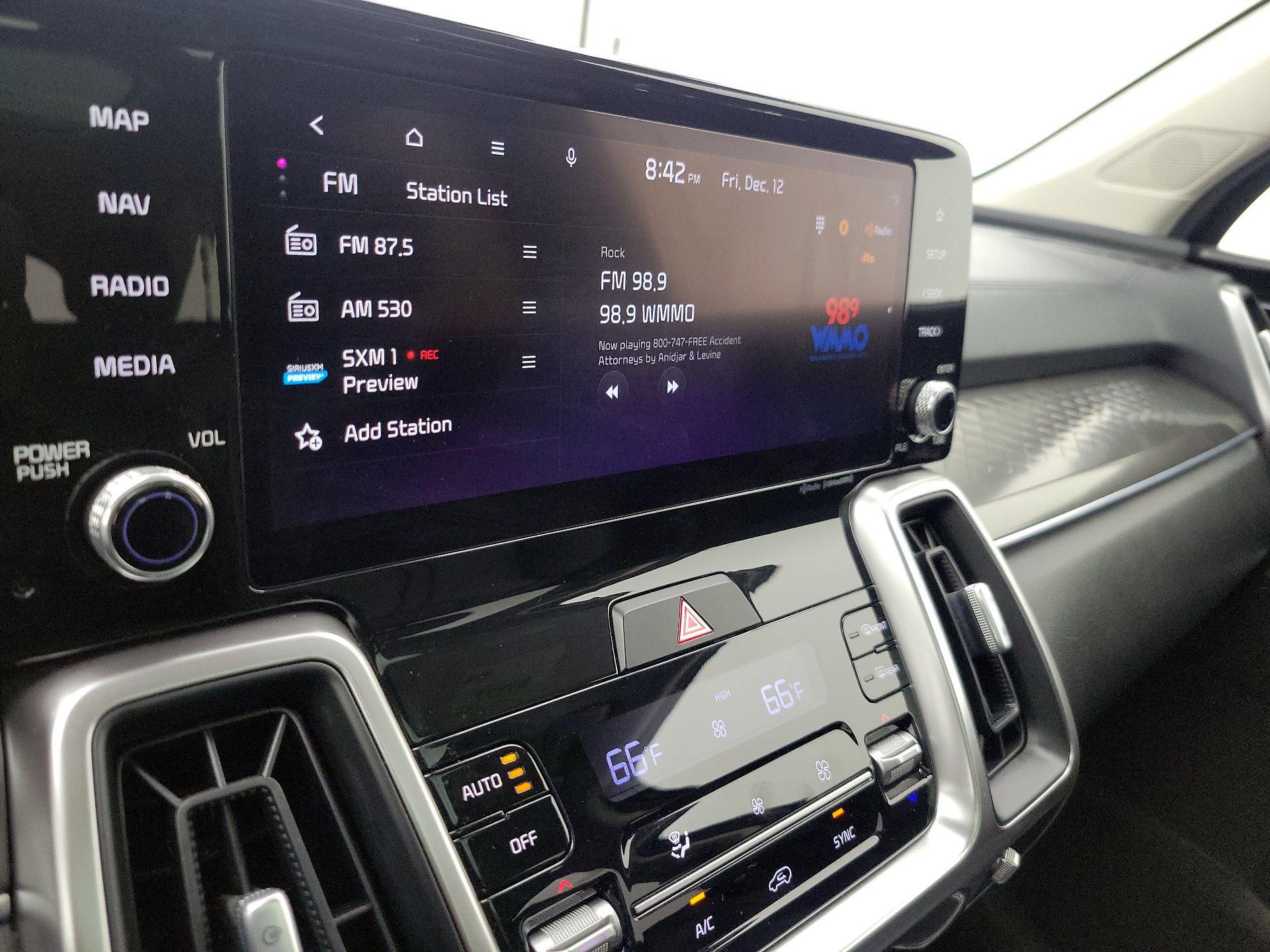 Thumbnail: 2023 Kia Sorento - 16