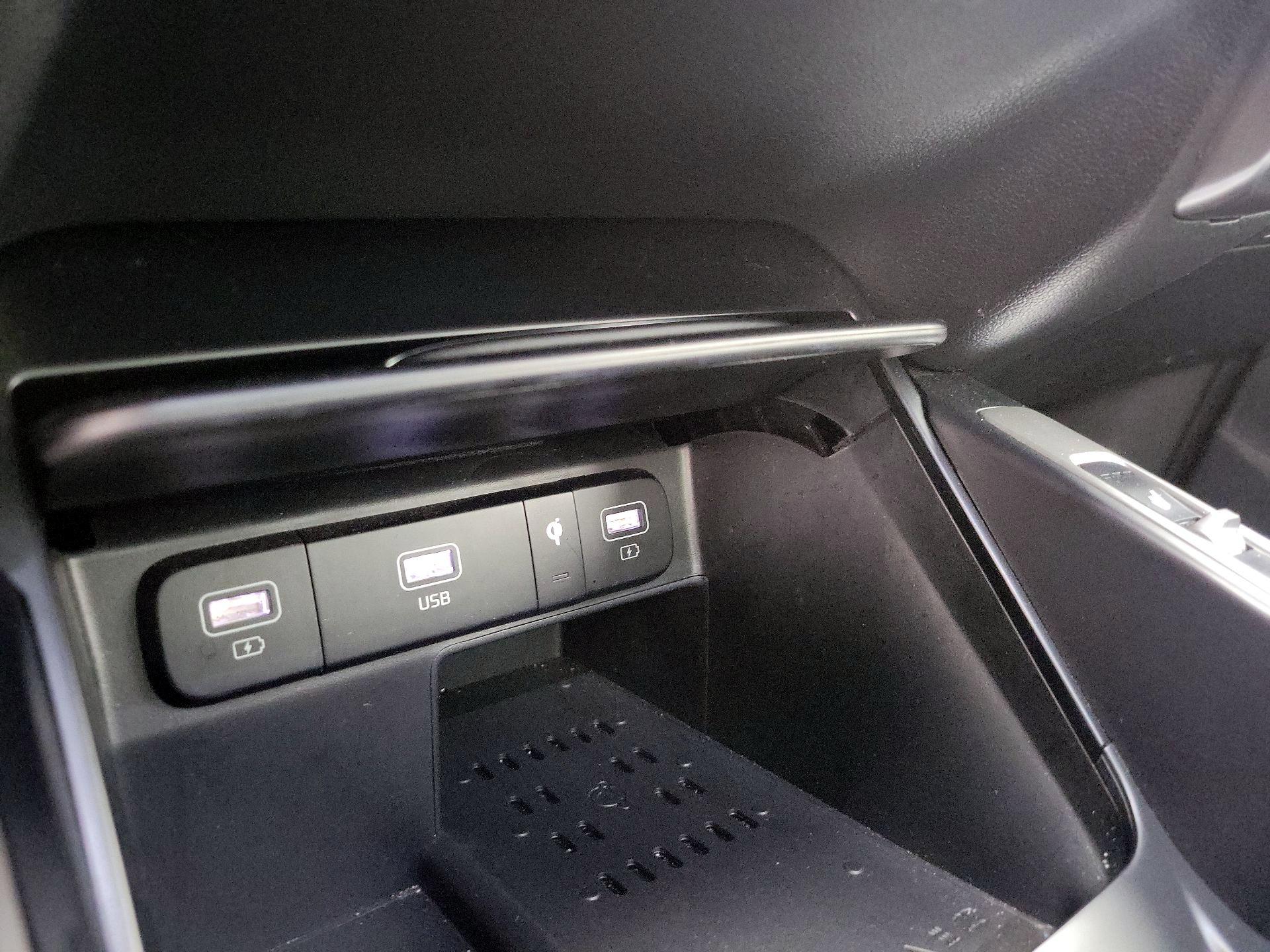 Thumbnail: 2023 Kia Sorento - 19