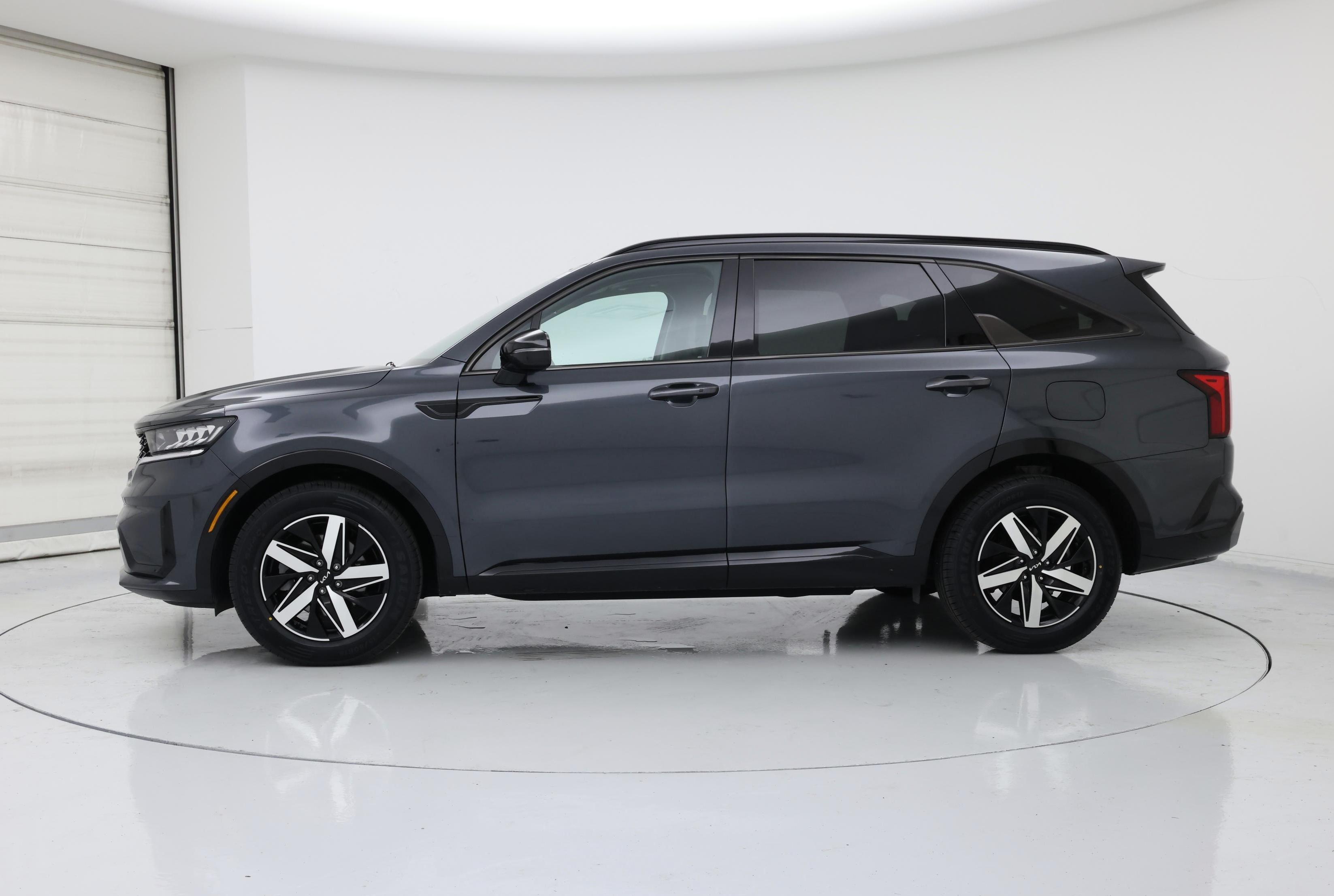 Thumbnail: 2023 Kia Sorento - 3