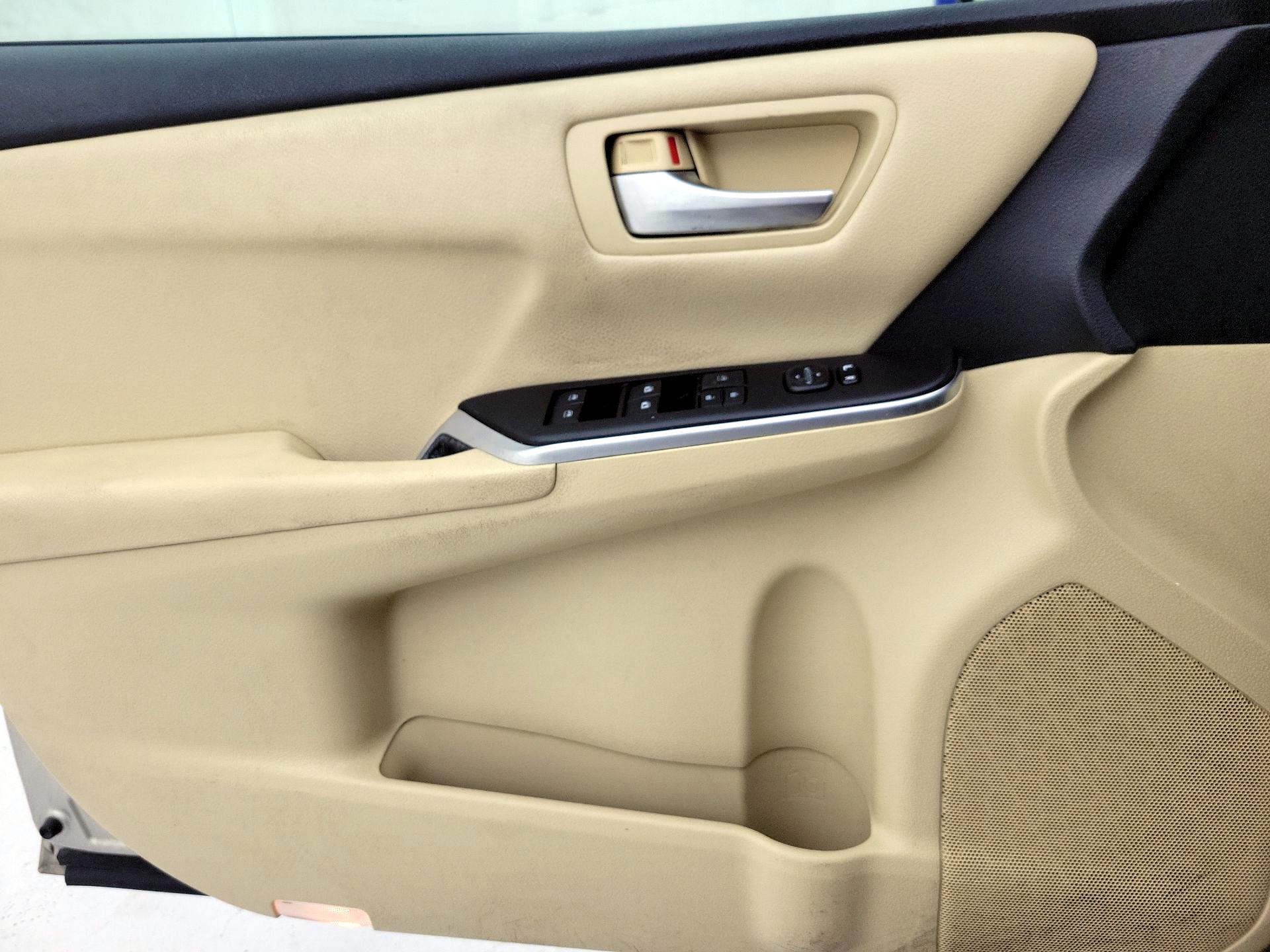 Thumbnail: 2015 Toyota Camry - 12