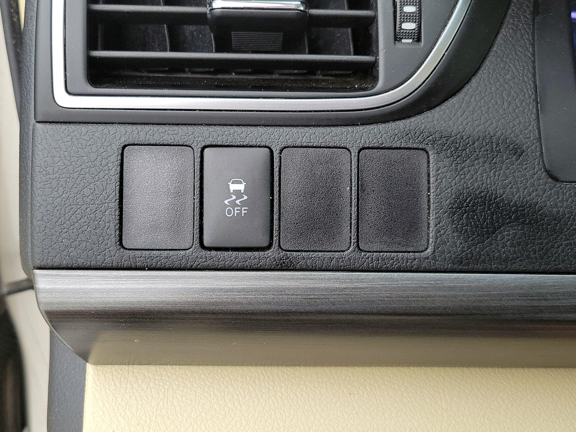 Thumbnail: 2015 Toyota Camry - 13