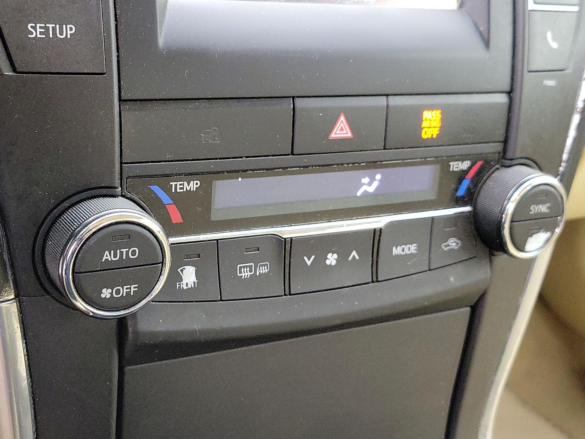 Thumbnail: 2015 Toyota Camry - 16