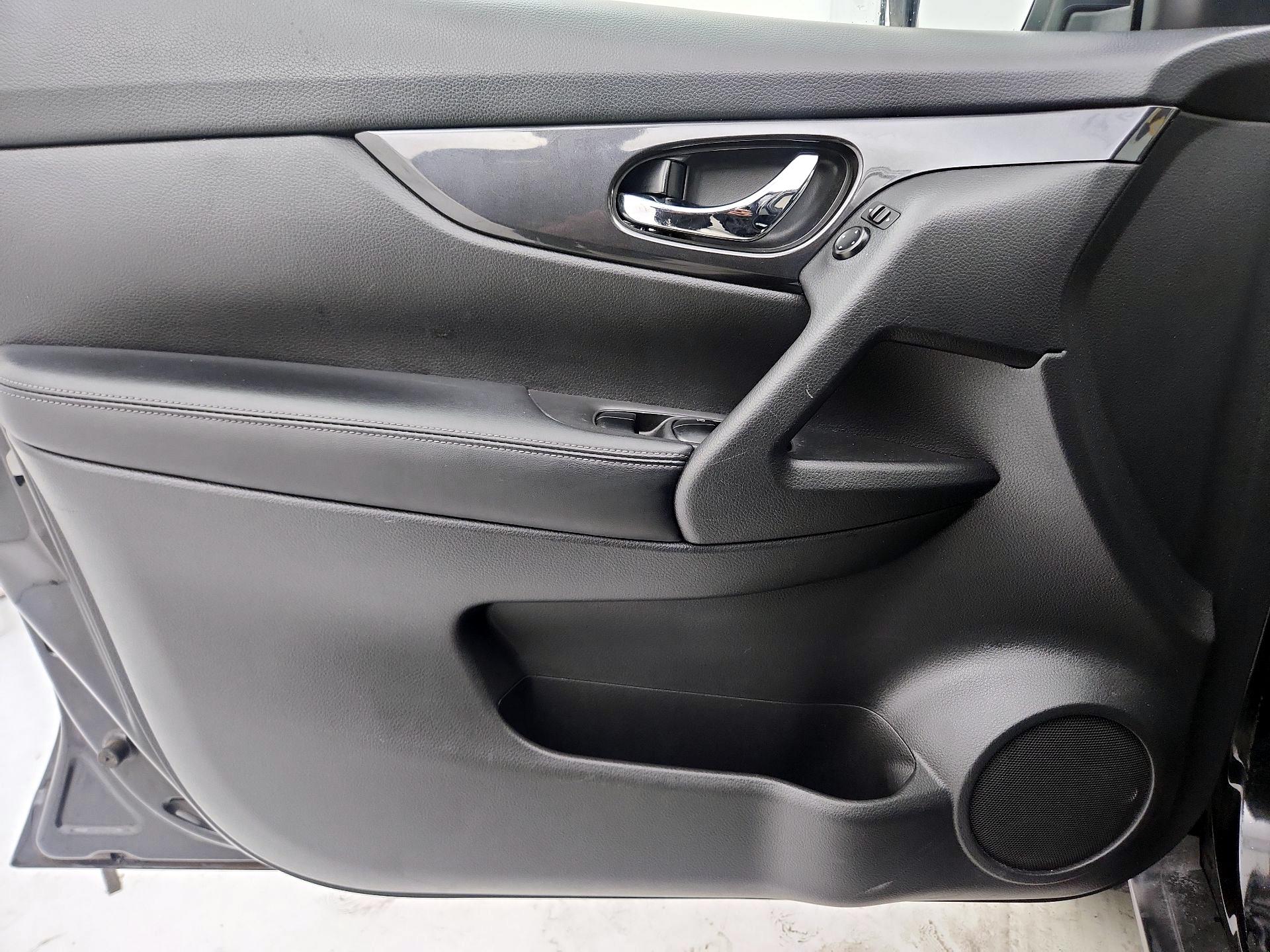 Thumbnail: 2018 Nissan Rogue - 12