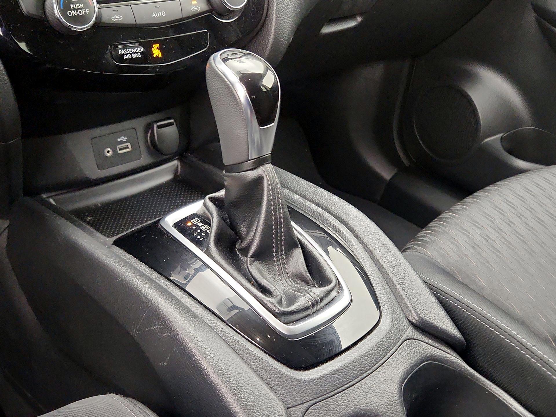 Thumbnail: 2018 Nissan Rogue - 17