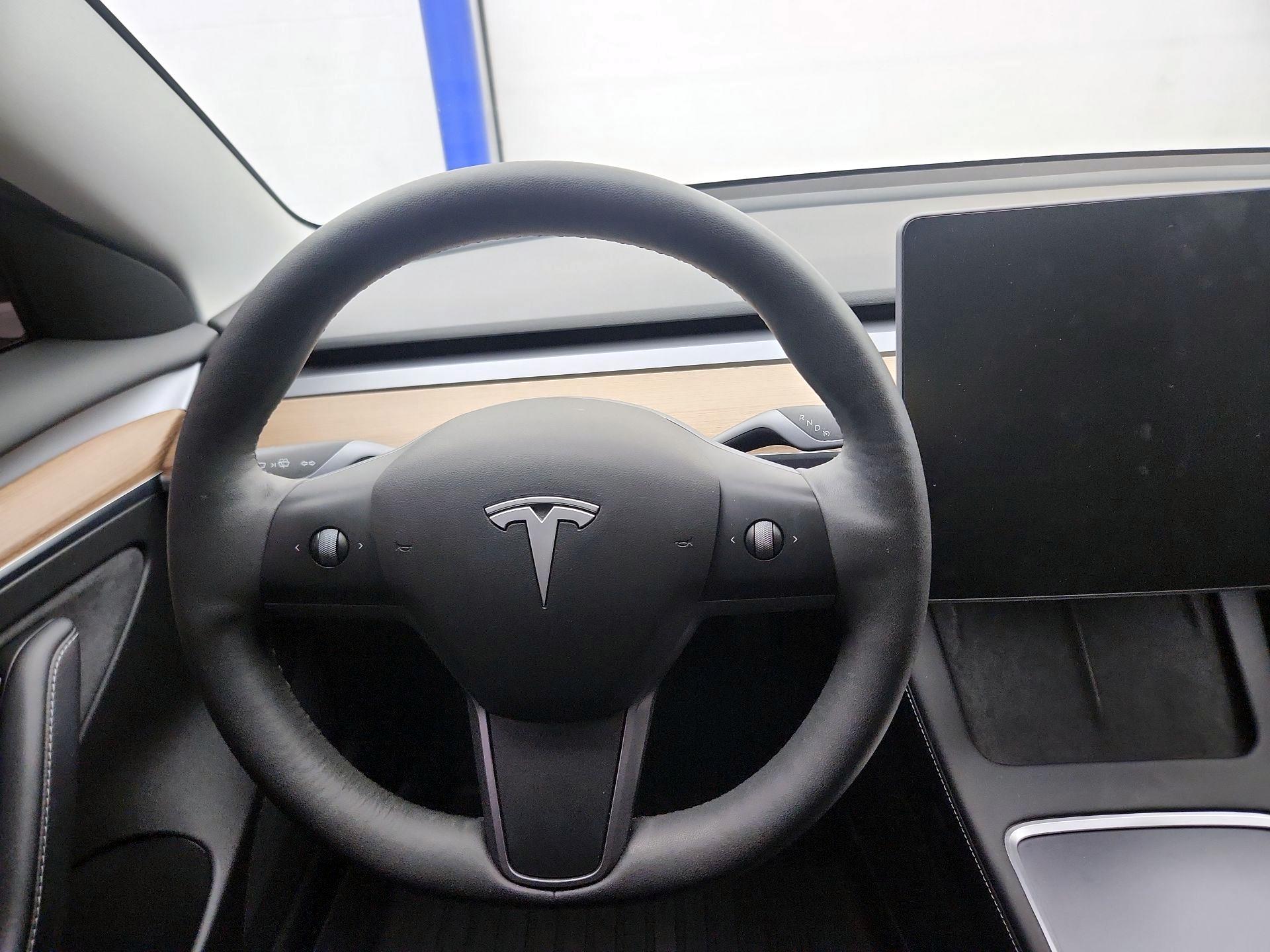 Thumbnail: 2021 Tesla Model 3 - 10