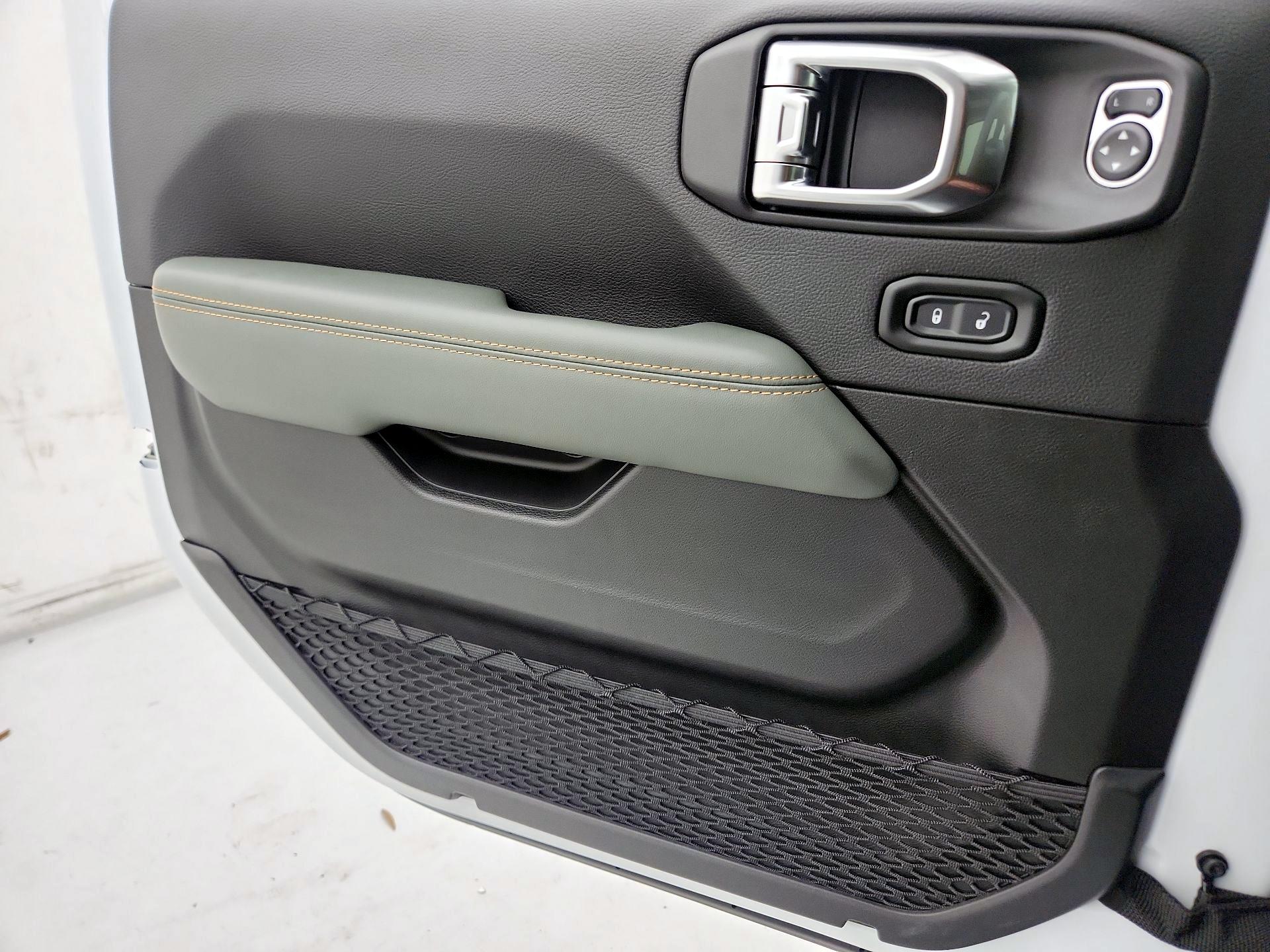 Thumbnail: 2025 Jeep Gladiator - 12