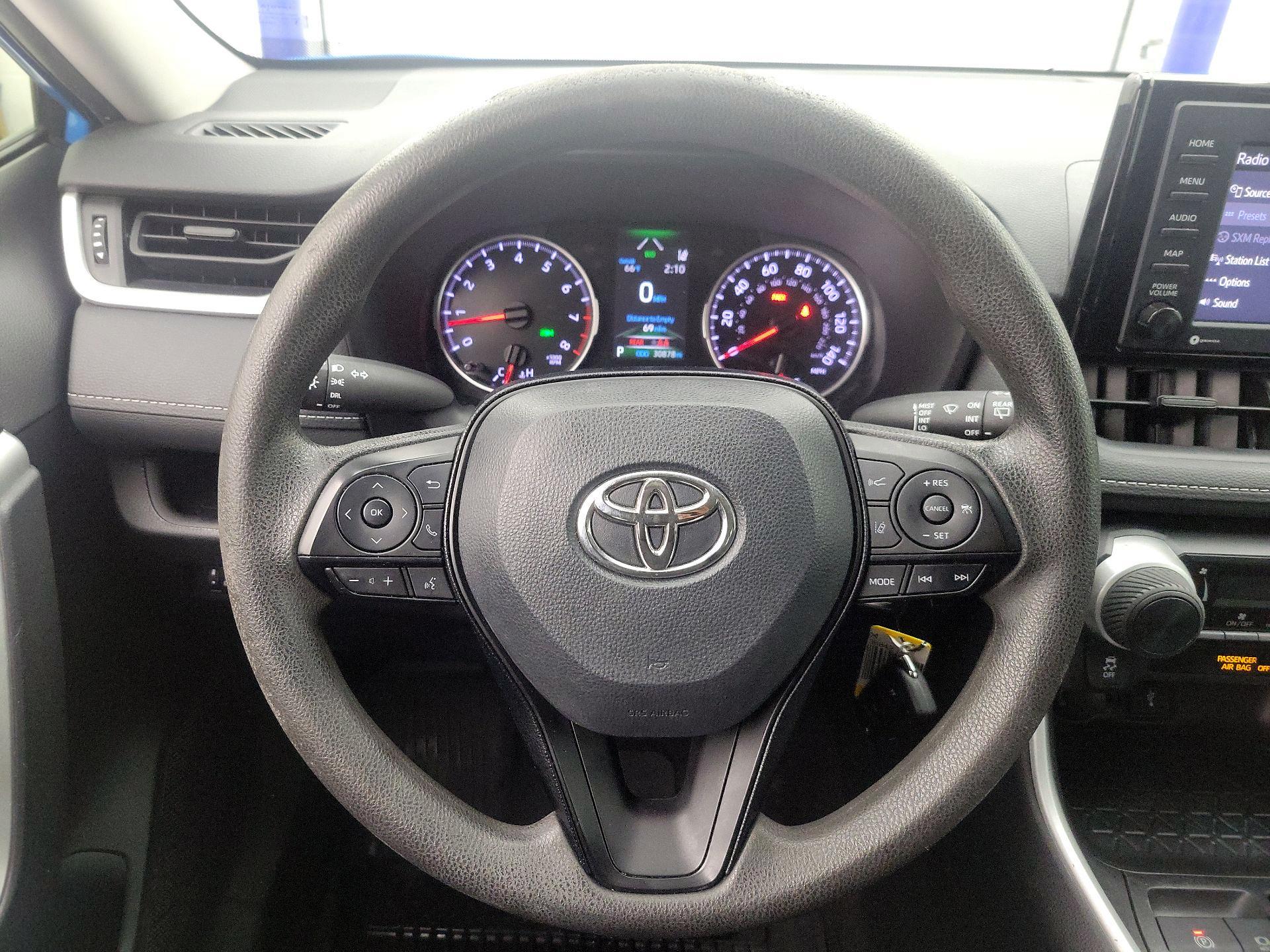 Thumbnail: 2021 Toyota RAV4 - 10