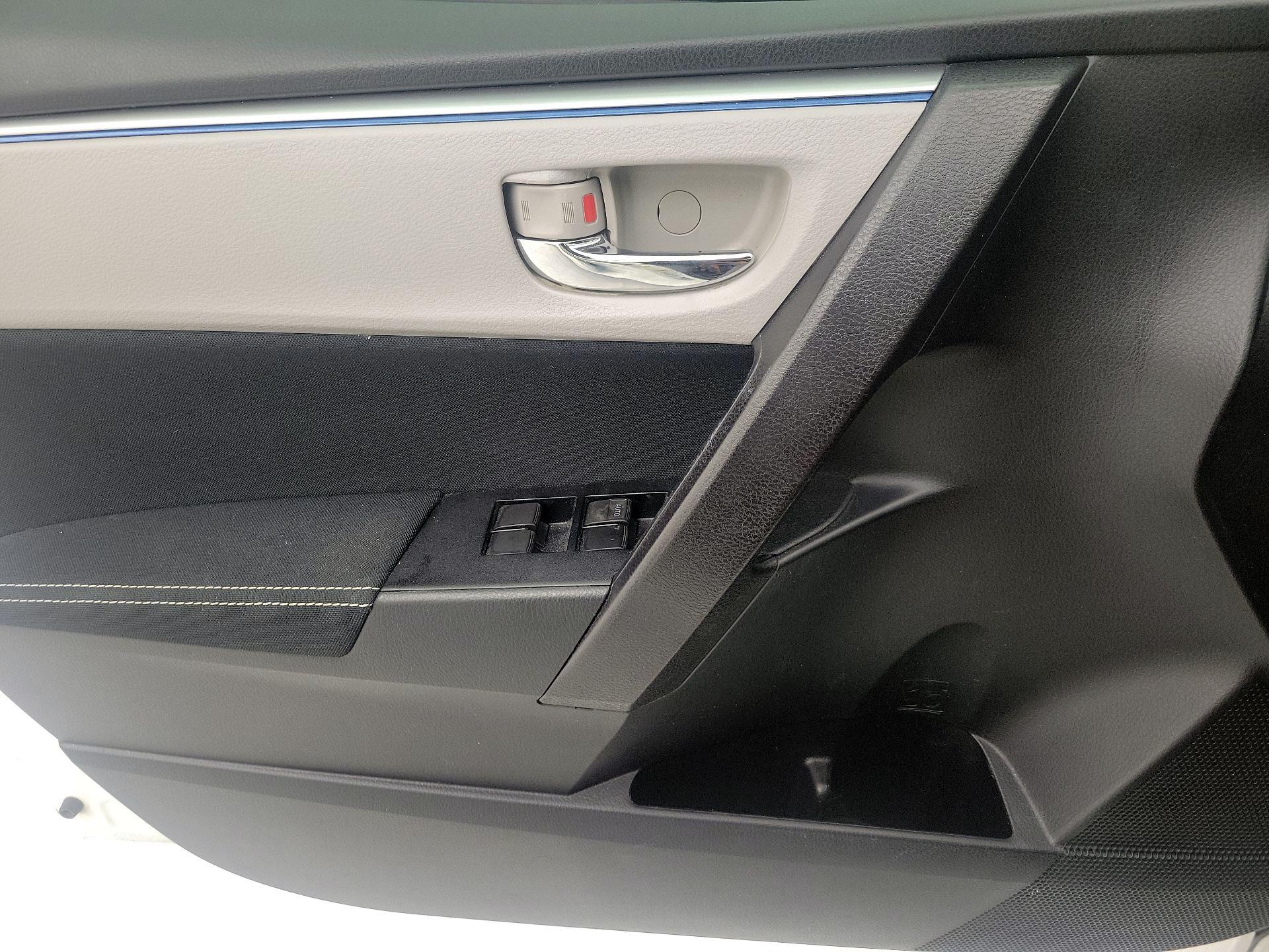 Thumbnail: 2015 Toyota Corolla - 12