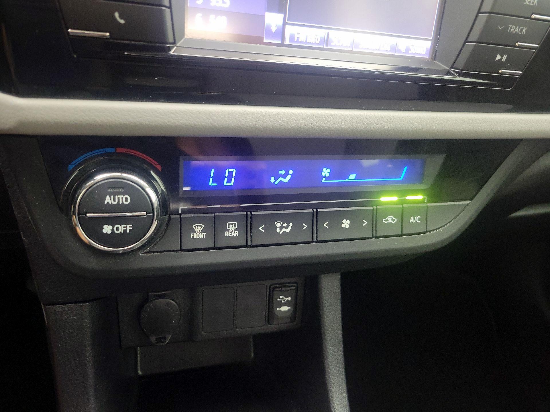 Thumbnail: 2015 Toyota Corolla - 16