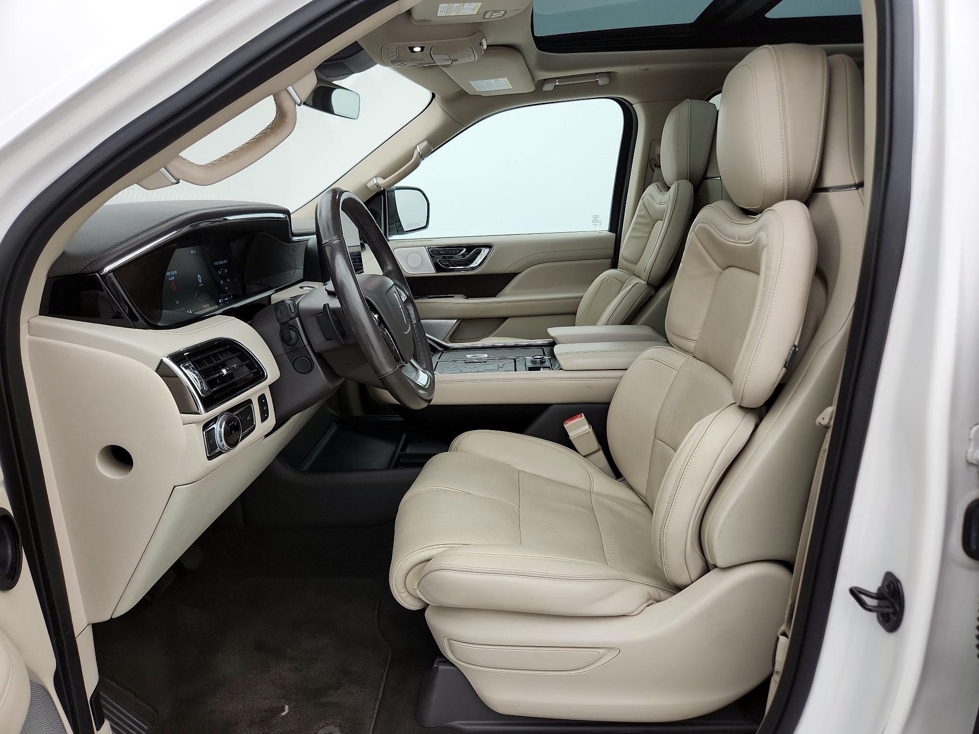 Thumbnail: 2019 Lincoln Navigator L - 11