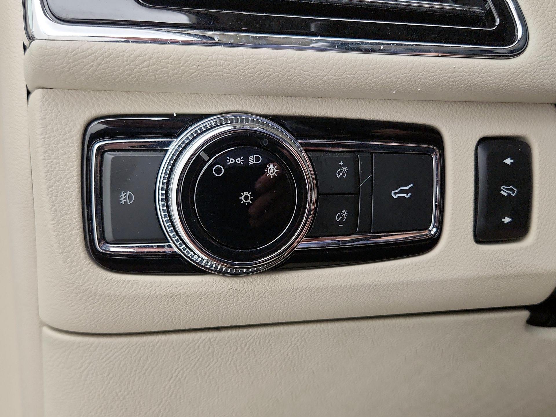 Thumbnail: 2019 Lincoln Navigator L - 13