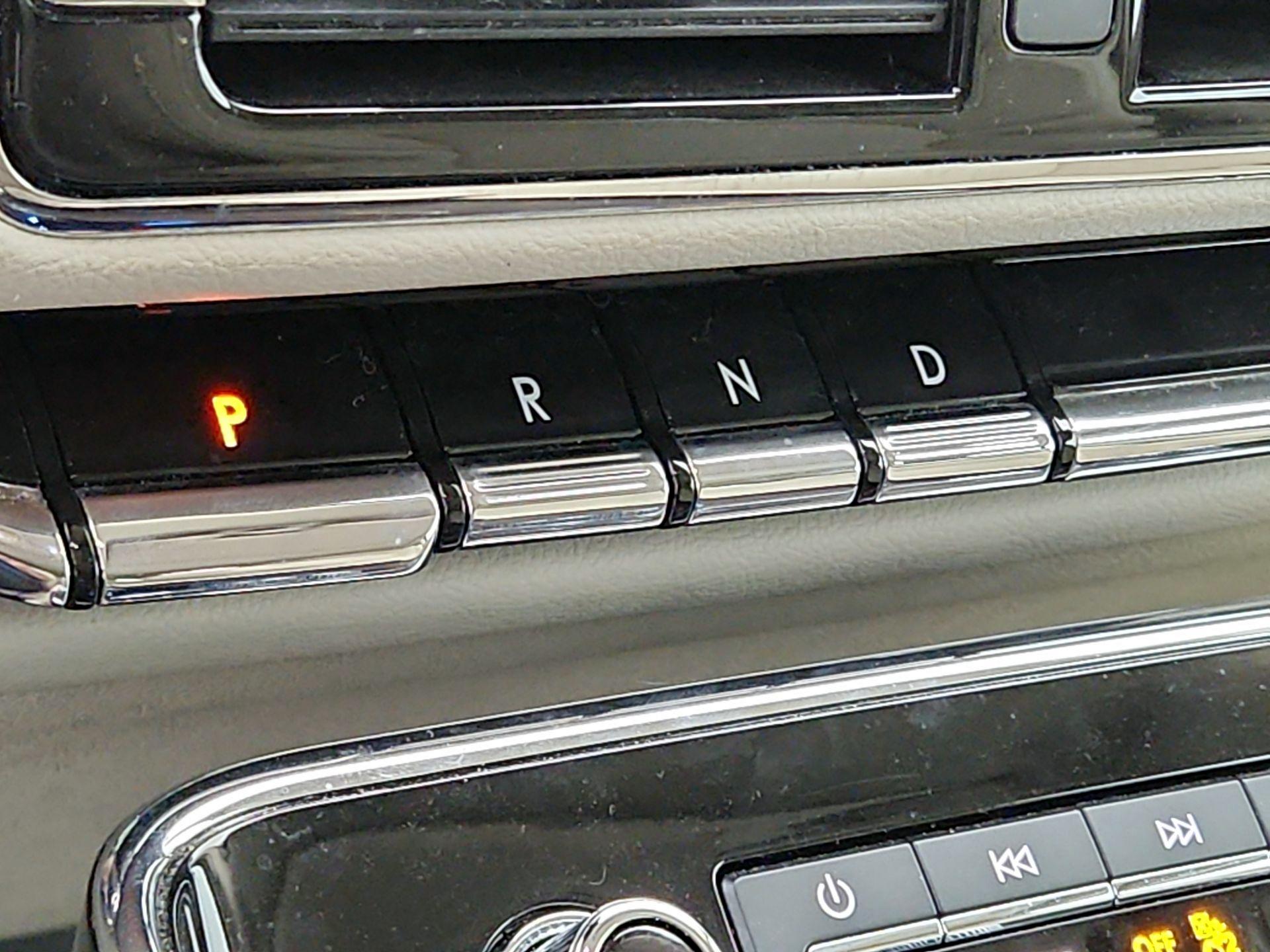 Thumbnail: 2019 Lincoln Navigator L - 18