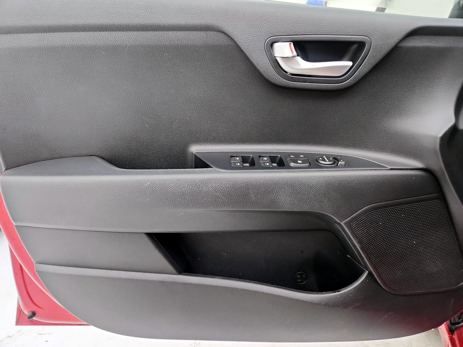 Thumbnail: 2020 Kia Rio - 12