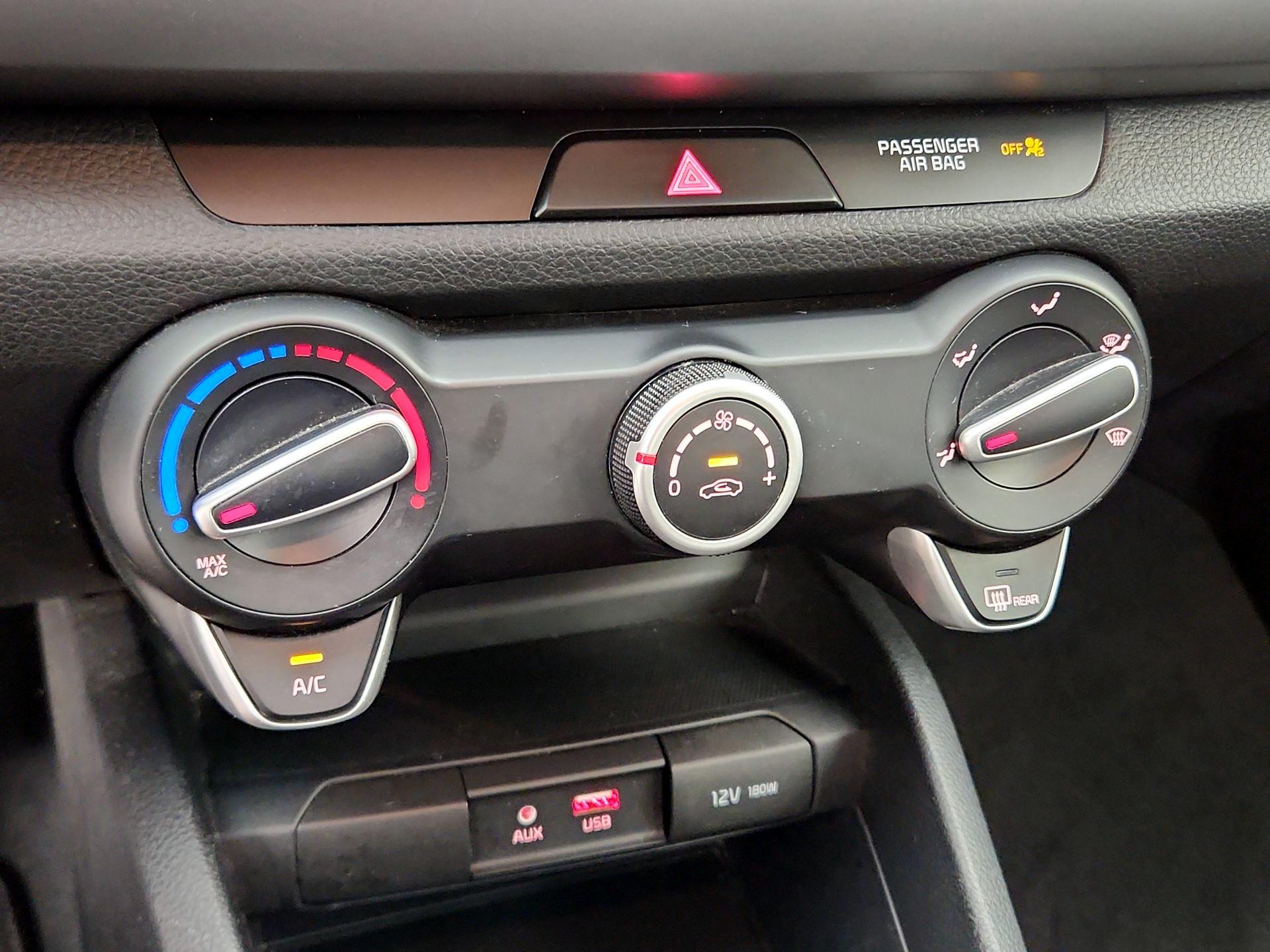 Thumbnail: 2020 Kia Rio - 16