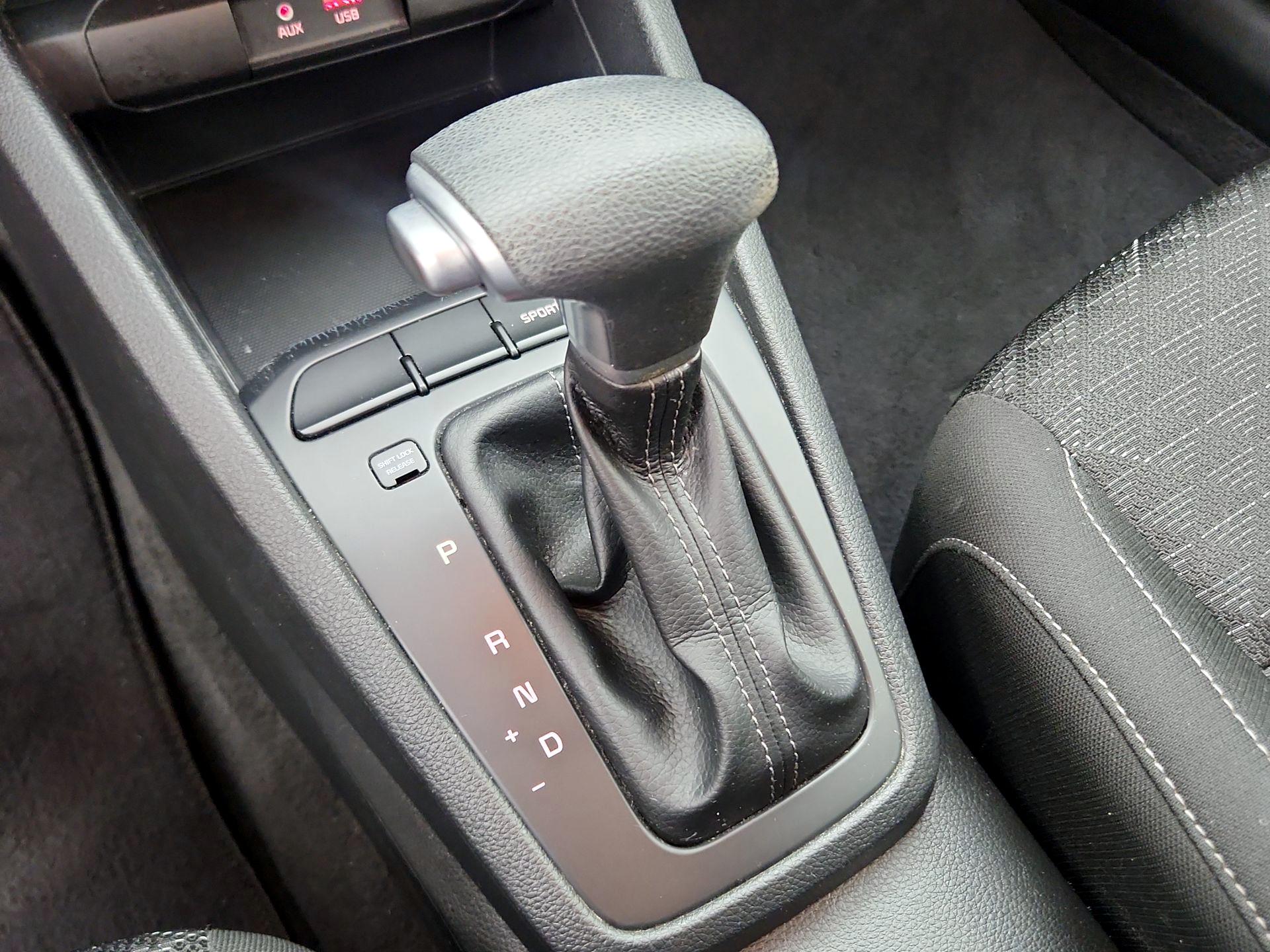 Thumbnail: 2020 Kia Rio - 17