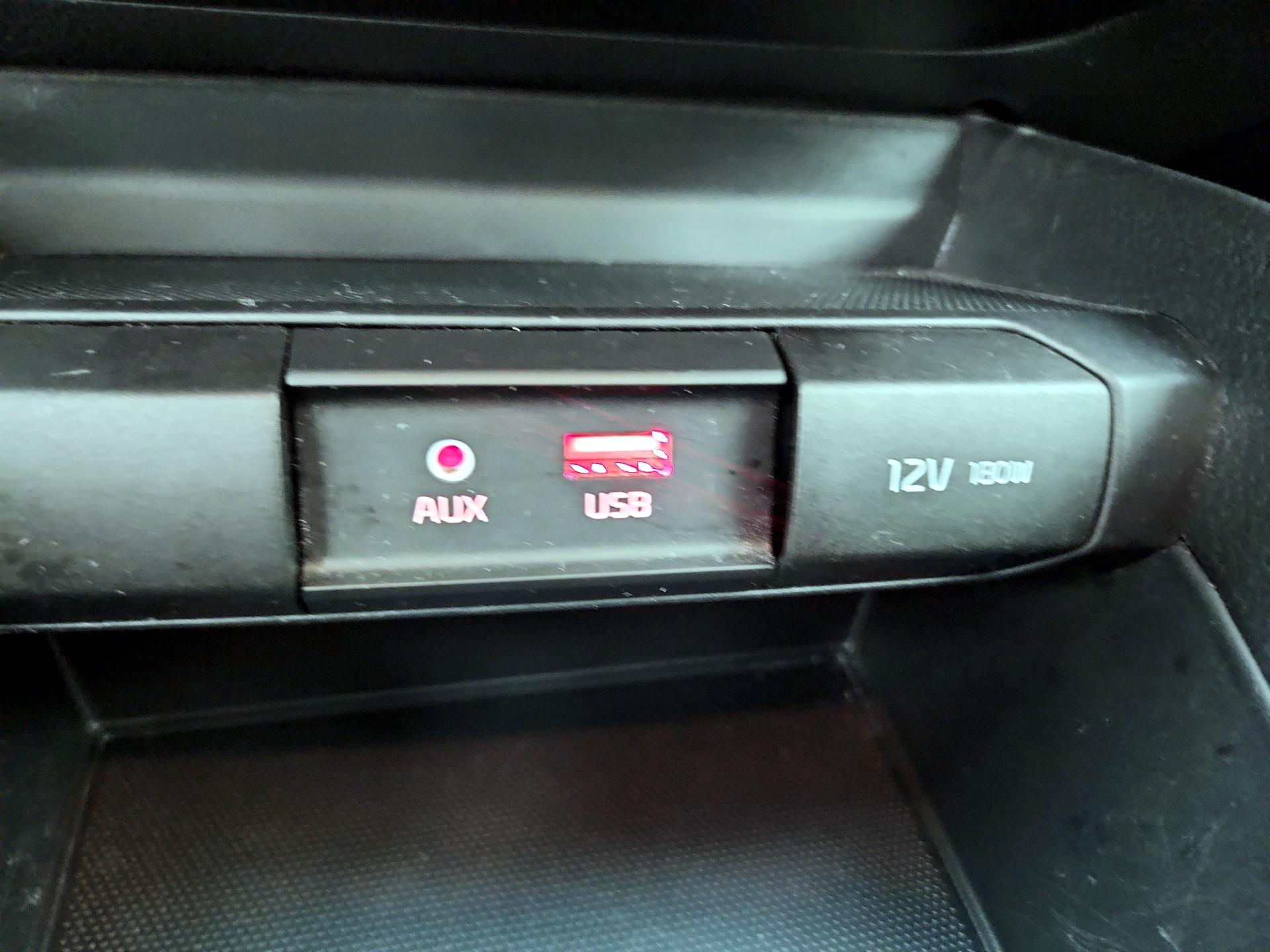 Thumbnail: 2020 Kia Rio - 18