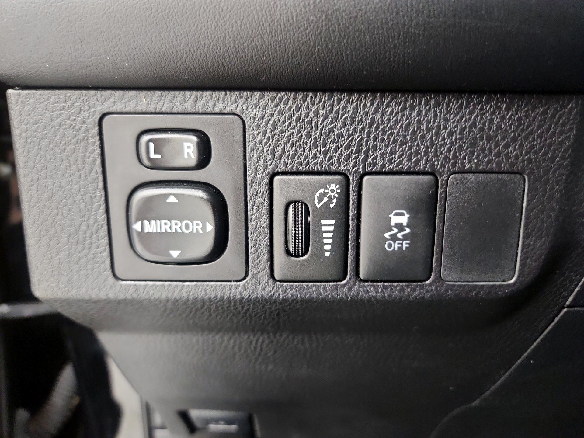 Thumbnail: 2014 Toyota RAV4 - 13