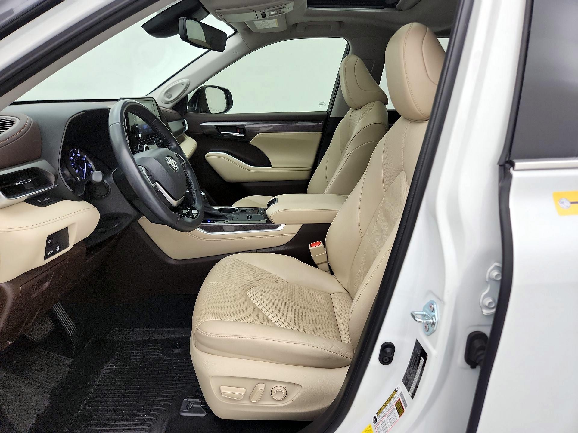 Thumbnail: 2022 Toyota Highlander - 11