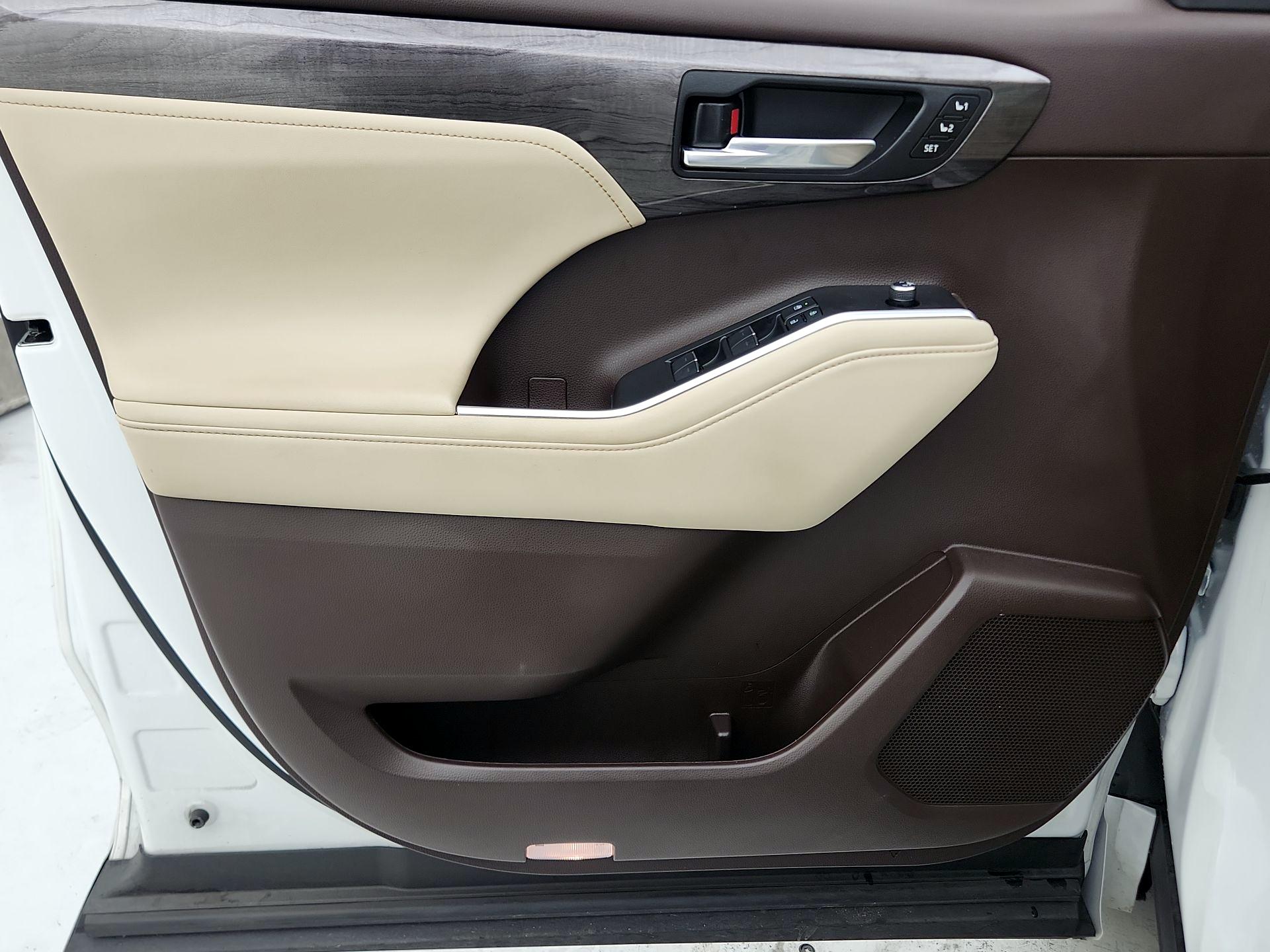 Thumbnail: 2022 Toyota Highlander - 12