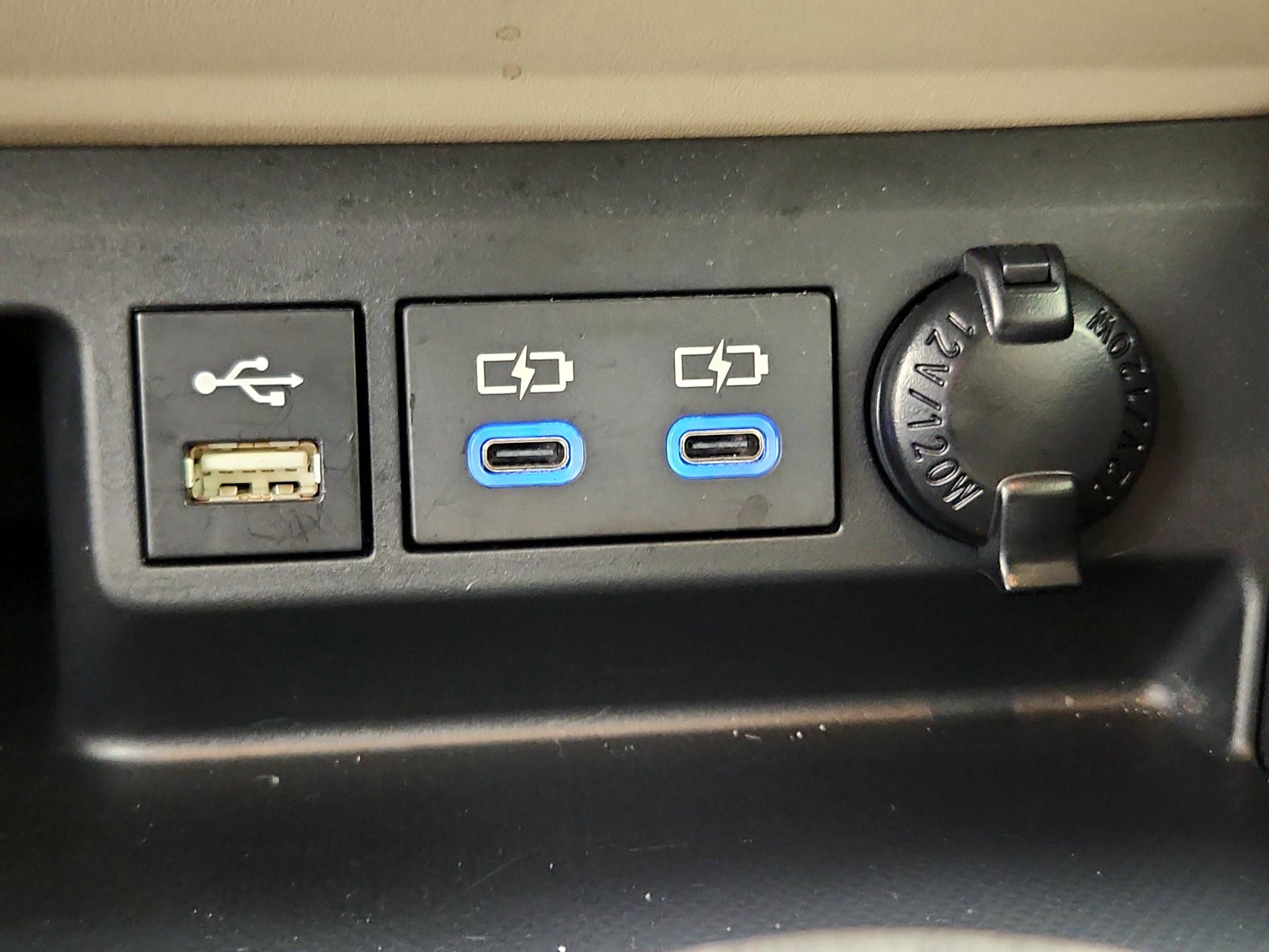 Thumbnail: 2022 Toyota Highlander - 19