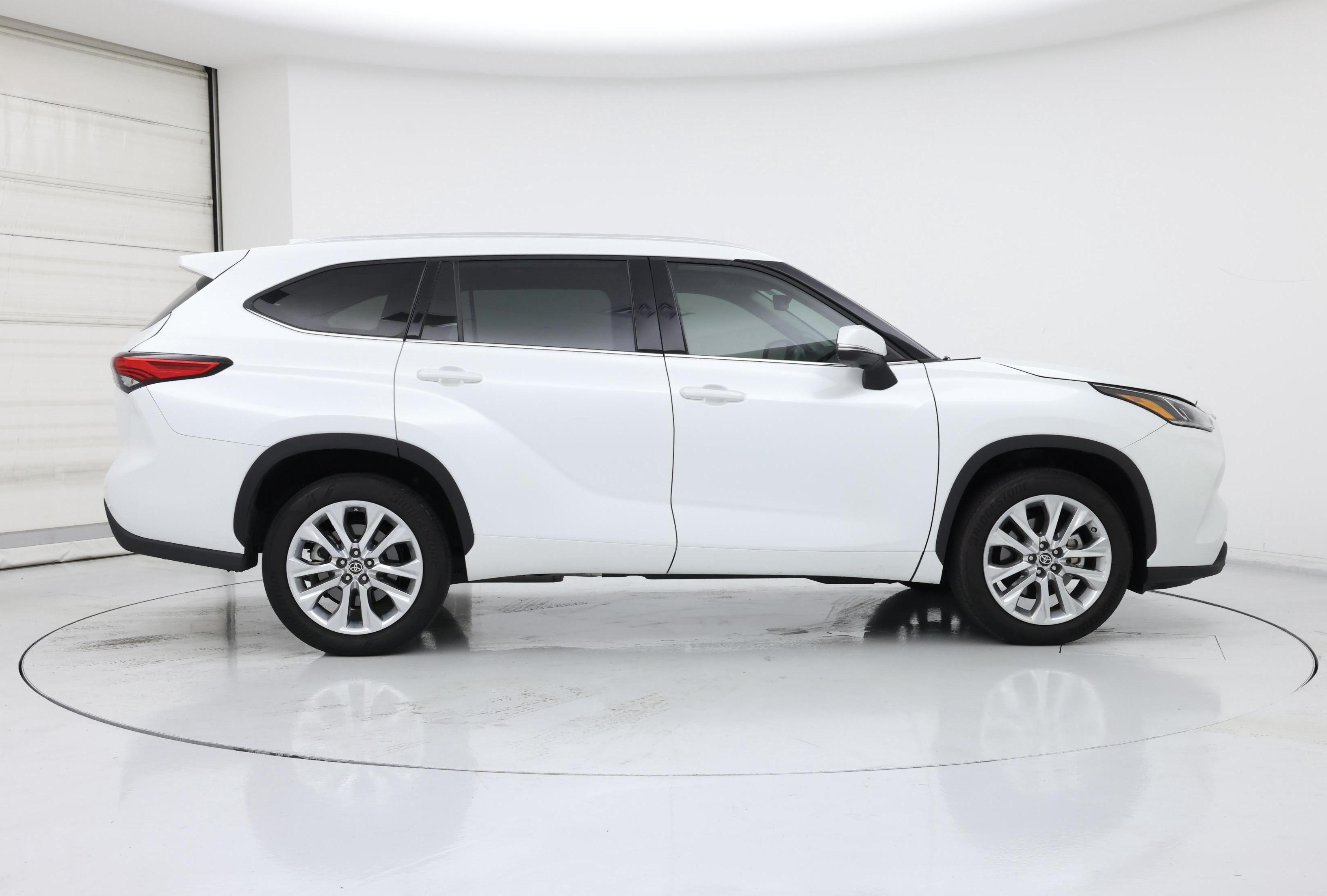 Thumbnail: 2022 Toyota Highlander - 7