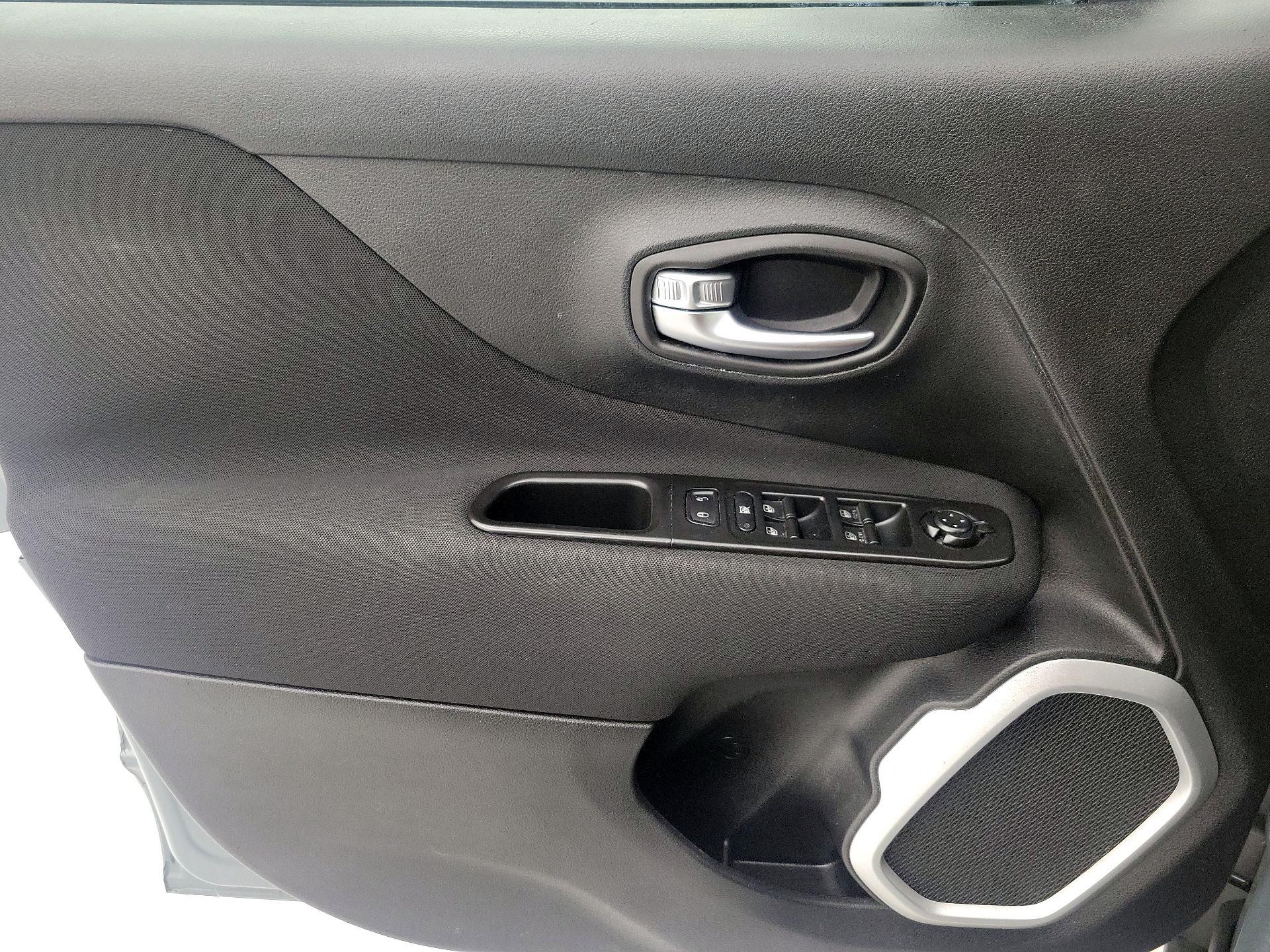 Thumbnail: 2018 Jeep Renegade - 12