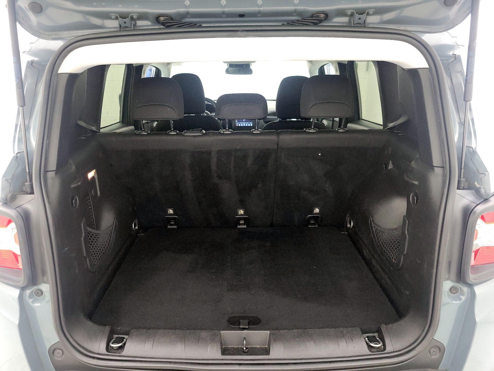 Thumbnail: 2018 Jeep Renegade - 20