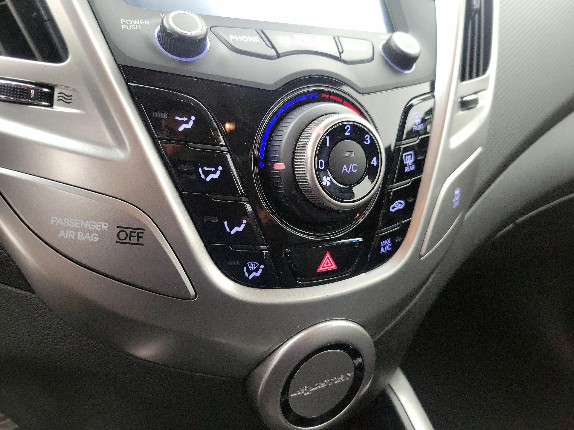 Thumbnail: 2014 Hyundai Veloster - 16