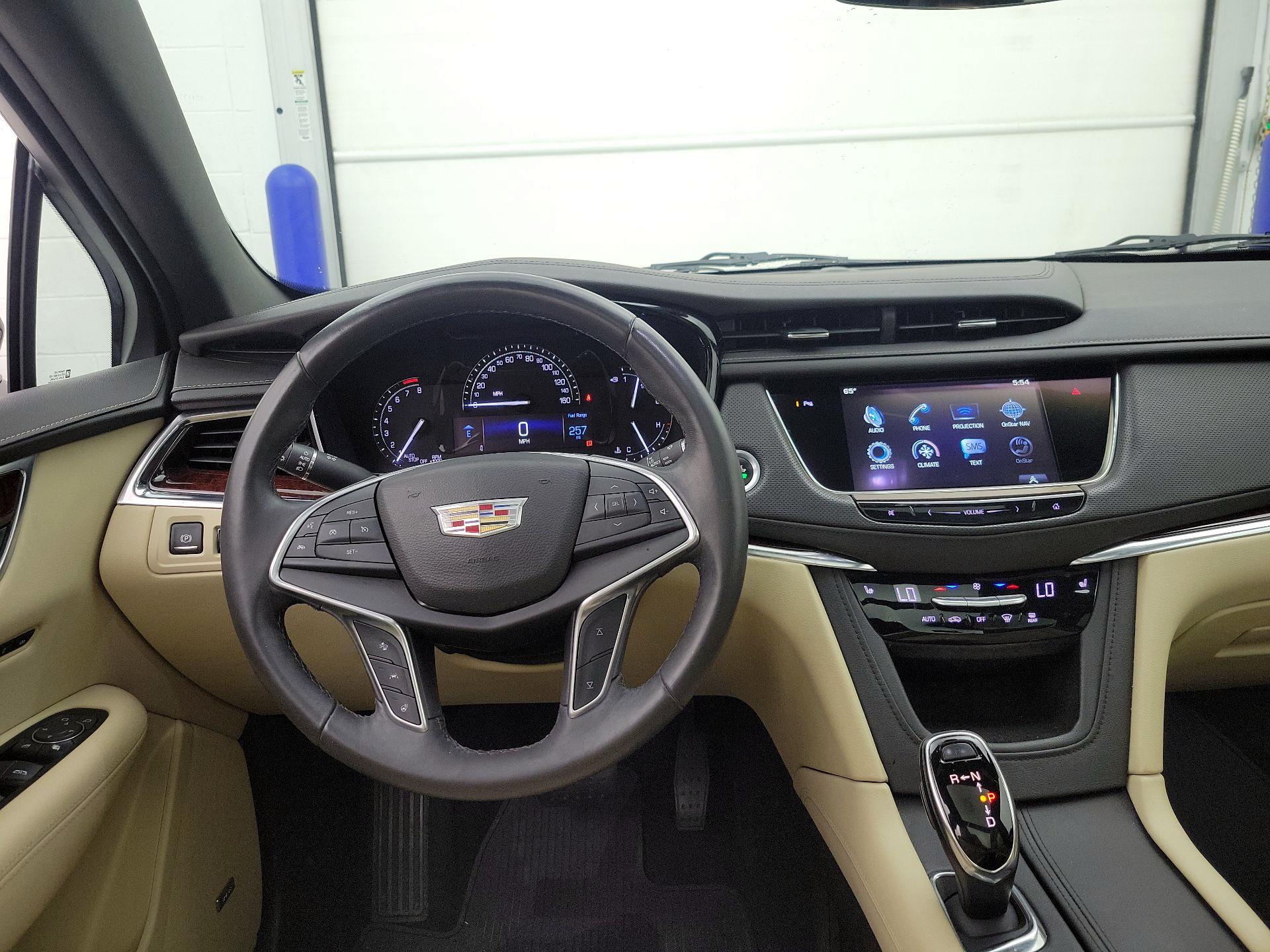 Thumbnail: 2017 Cadillac XT5 - 9