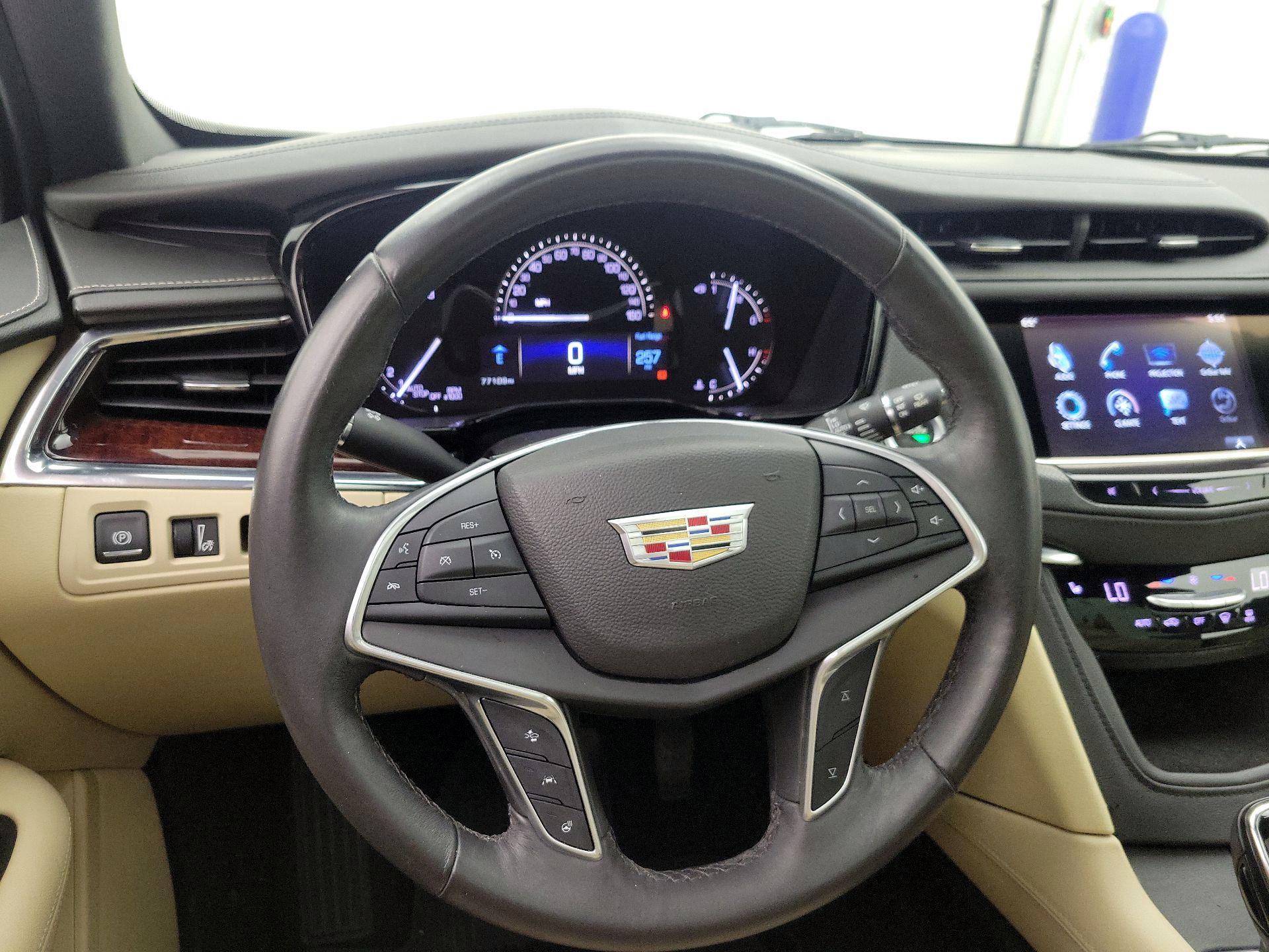 Thumbnail: 2017 Cadillac XT5 - 10